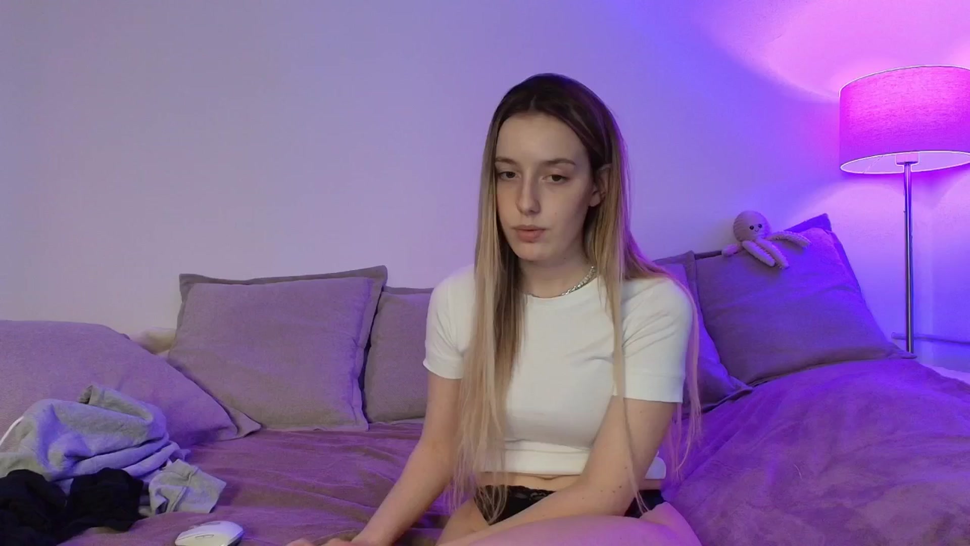 Gallery image thumbnail from Elenaxkiss's myfreecams stream on, 01/21/2026, 11:48 image 2 of 20
