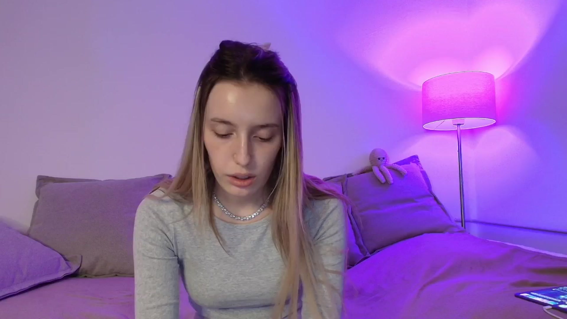 Gallery image thumbnail from Elenaxkiss's myfreecams stream on, 01/22/2026, 10:50 image 15 of 20