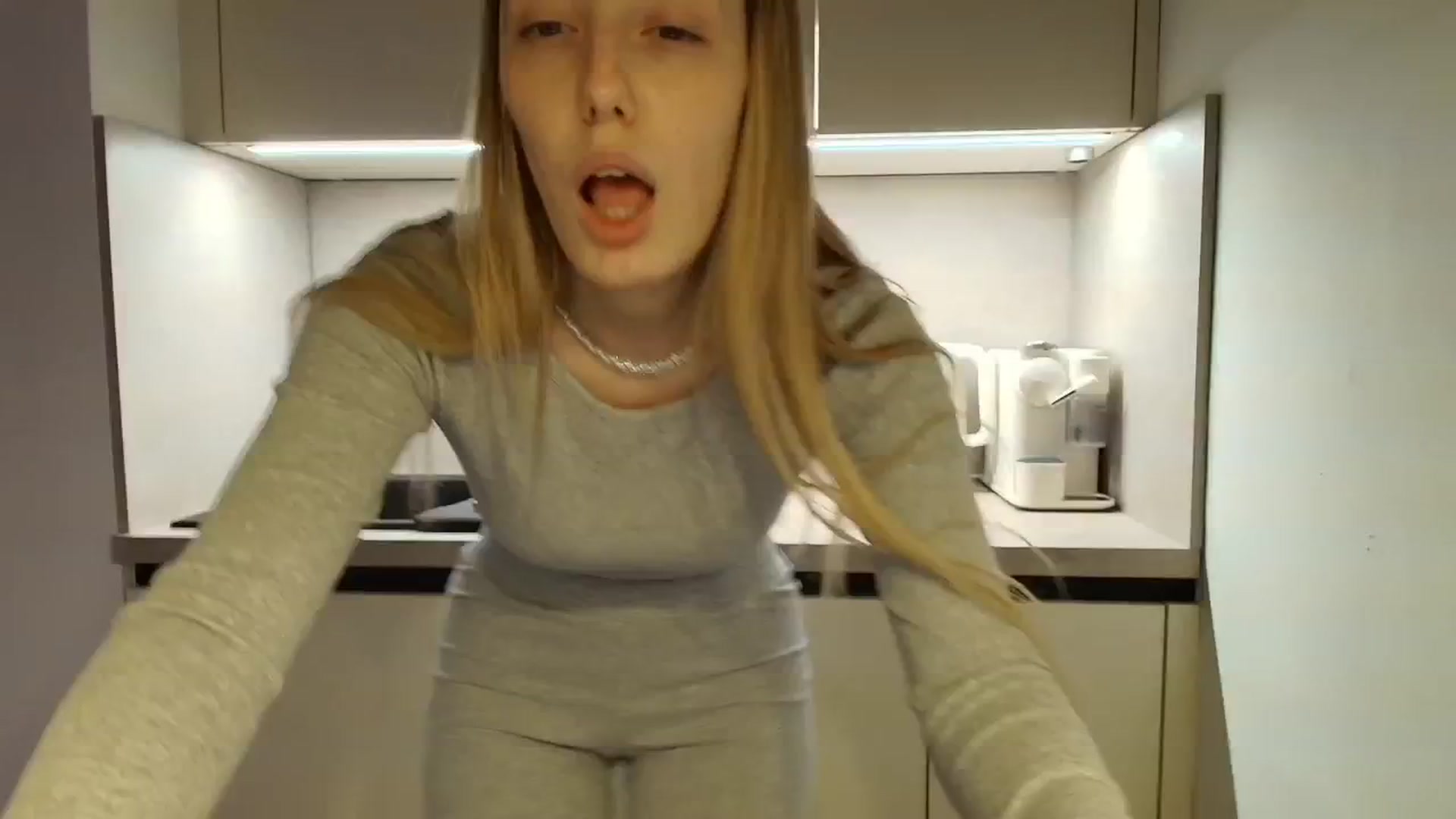 Gallery image thumbnail from Elenaxkiss's myfreecams stream on, 01/22/2026, 10:50 image 9 of 20