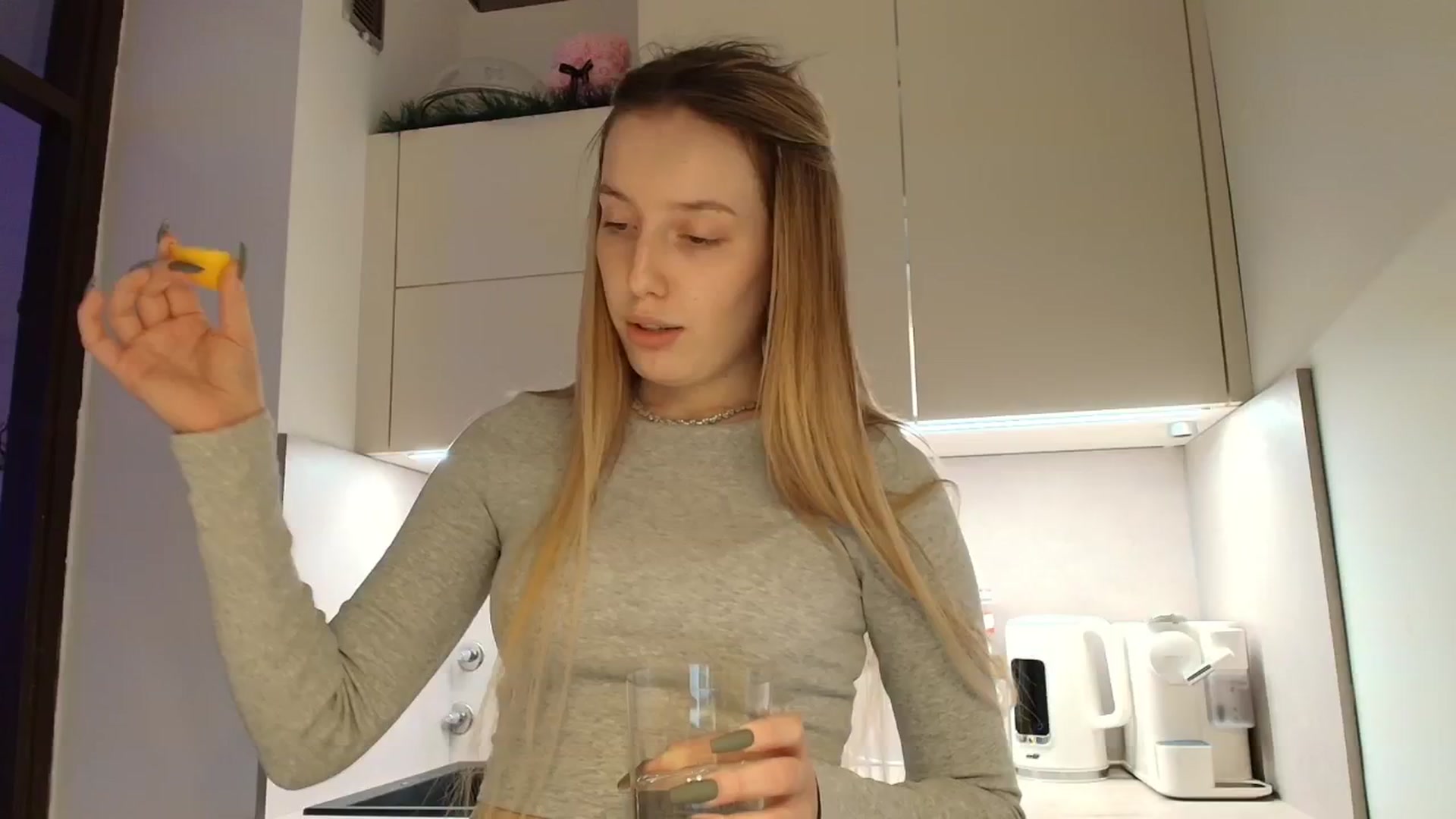 Gallery image thumbnail from Elenaxkiss's myfreecams stream on, 01/22/2026, 10:50 image 11 of 20
