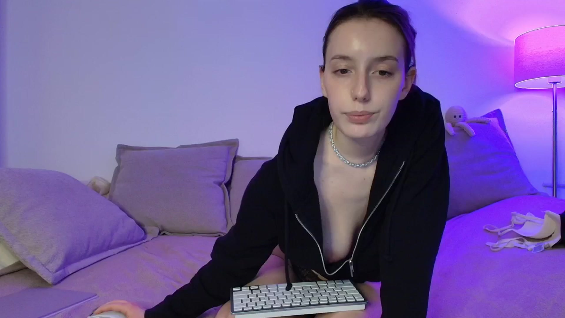 Gallery image thumbnail from Elenaxkiss's myfreecams stream on, 01/23/2026, 11:37 image 11 of 20