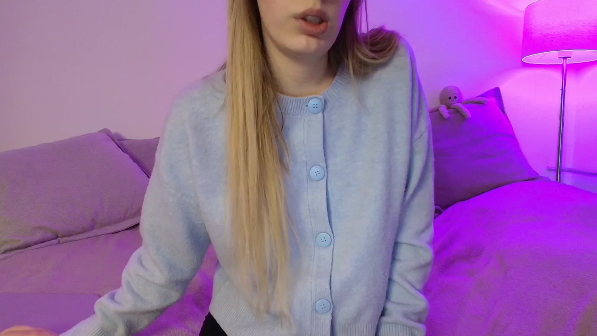 Gallery image thumbnail from Elenaxkiss's myfreecams stream on, 01/23/2026, 20:03 image 12 of 20