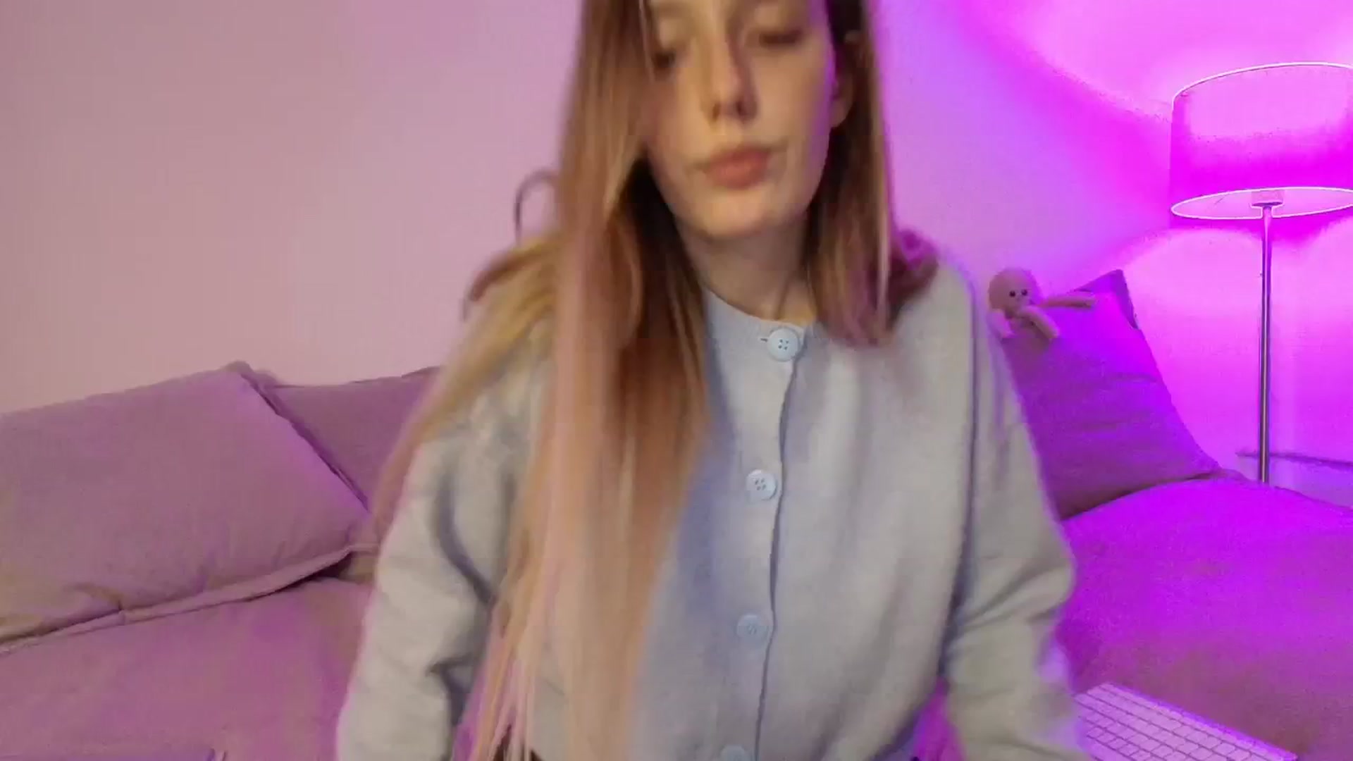 Gallery image thumbnail from Elenaxkiss's myfreecams stream on, 01/23/2026, 20:03 image 2 of 20