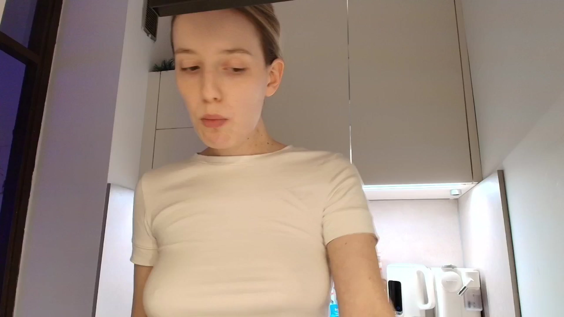 Gallery image thumbnail from Elenaxkiss's myfreecams stream on, 01/27/2026, 11:45 image 10 of 20