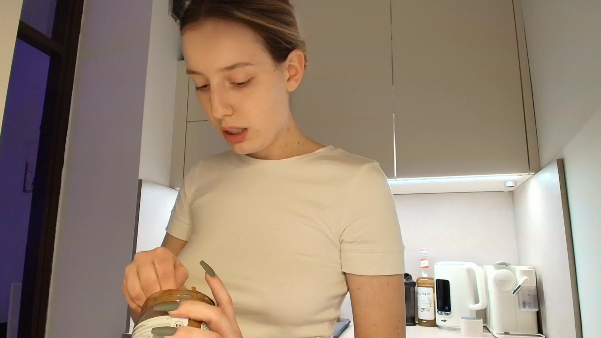 Gallery image thumbnail from Elenaxkiss's myfreecams stream on, 01/27/2026, 11:45 image 5 of 20
