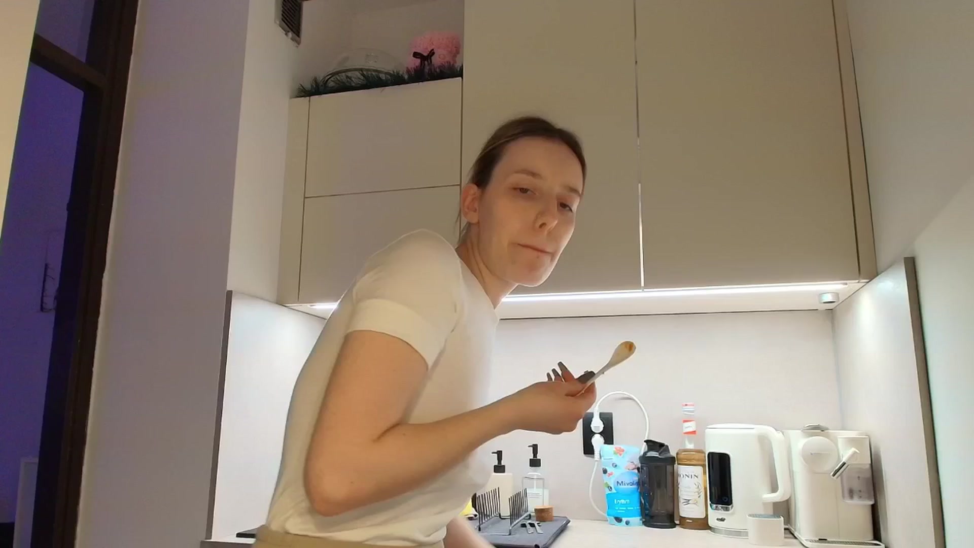 Gallery image thumbnail from Elenaxkiss's myfreecams stream on, 01/27/2026, 11:45 image 6 of 20