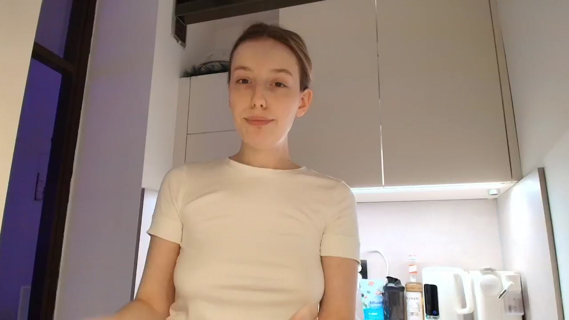 Gallery image thumbnail from Elenaxkiss's myfreecams stream on, 01/27/2026, 11:45 image 7 of 20