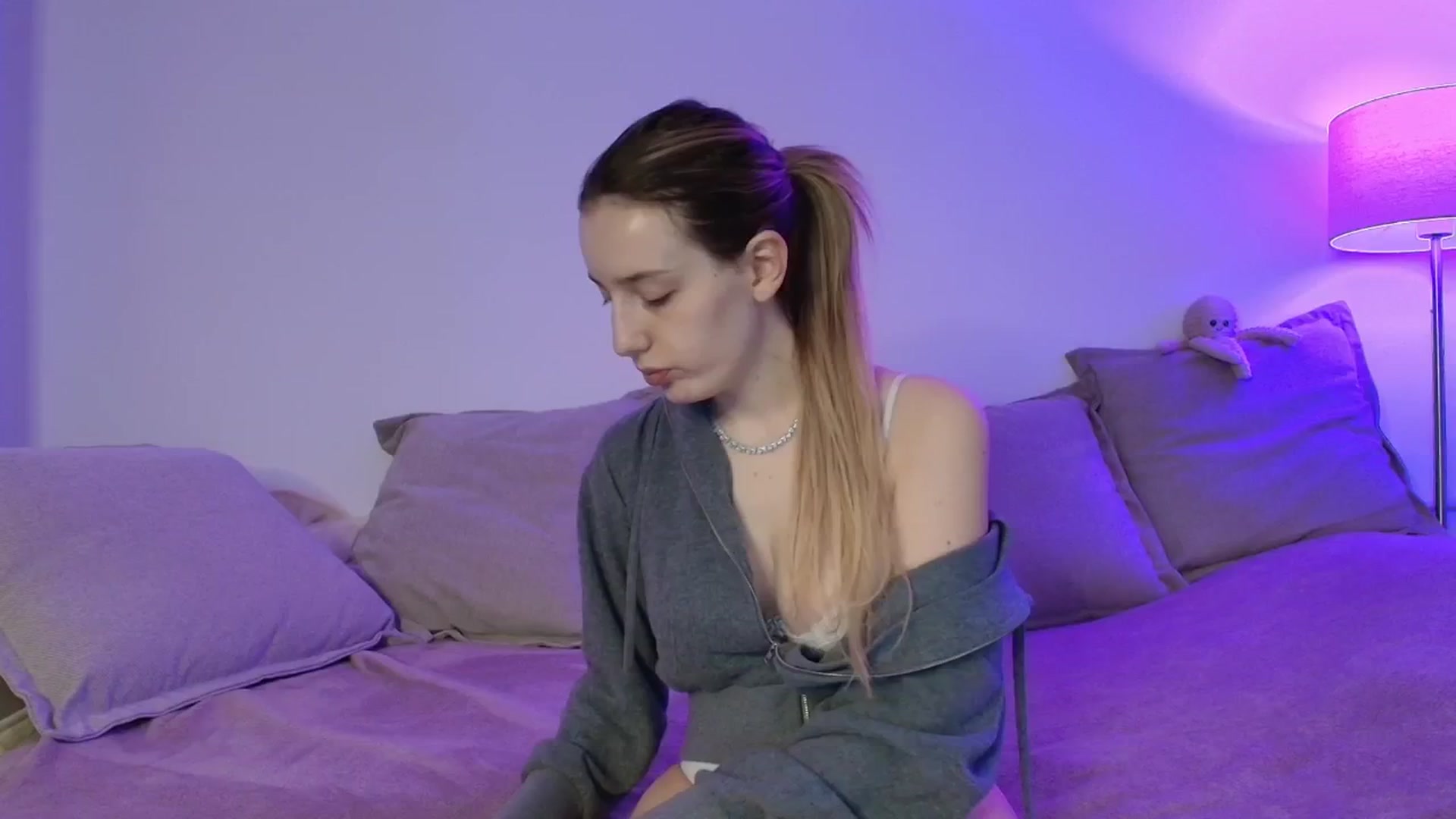 Gallery image thumbnail from Elenaxkiss's myfreecams stream on, 01/28/2026, 09:17 image 4 of 20