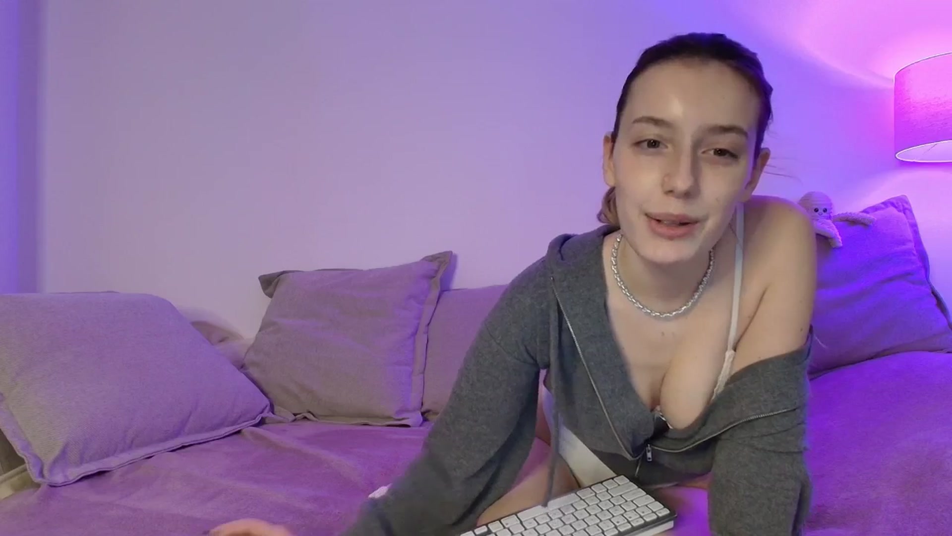 Gallery image thumbnail from Elenaxkiss's myfreecams stream on, 01/28/2026, 09:17 image 10 of 20