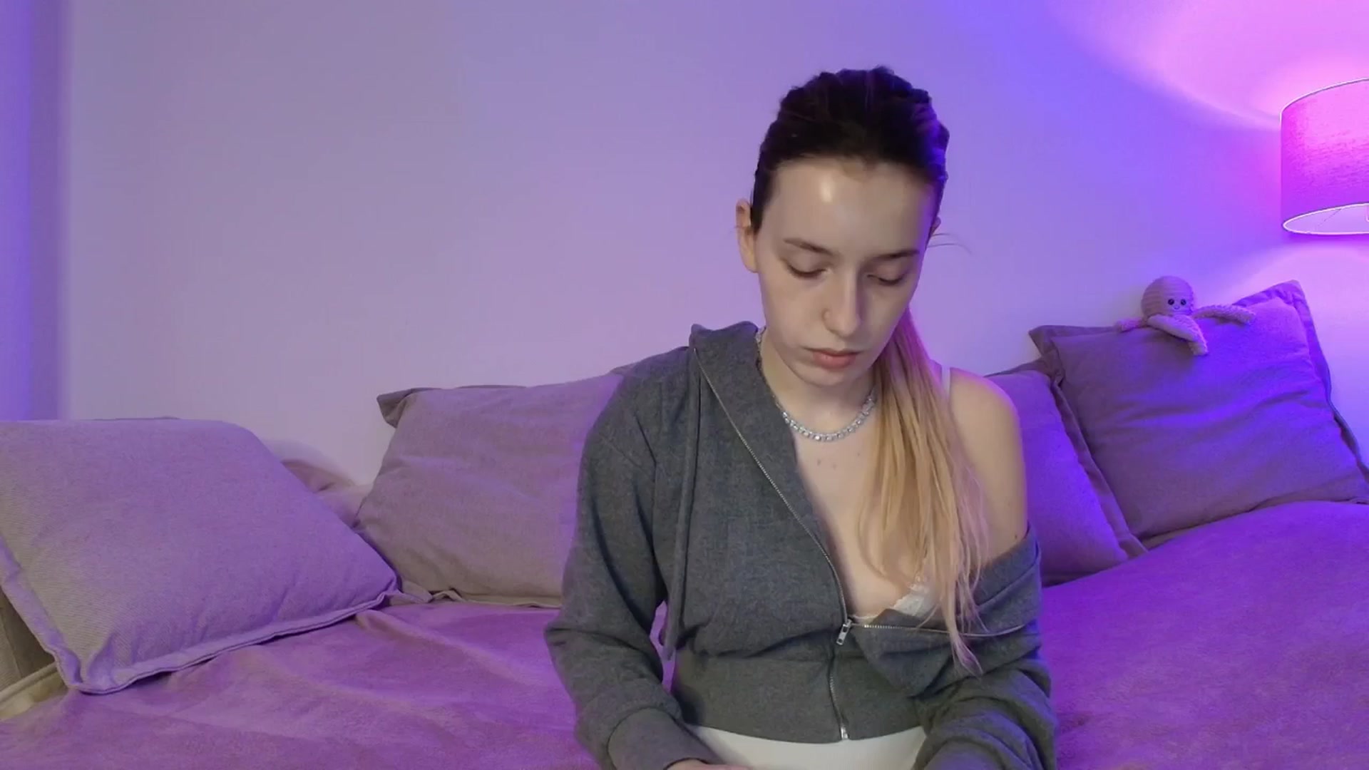 Gallery image thumbnail from Elenaxkiss's myfreecams stream on, 01/28/2026, 09:17 image 3 of 20