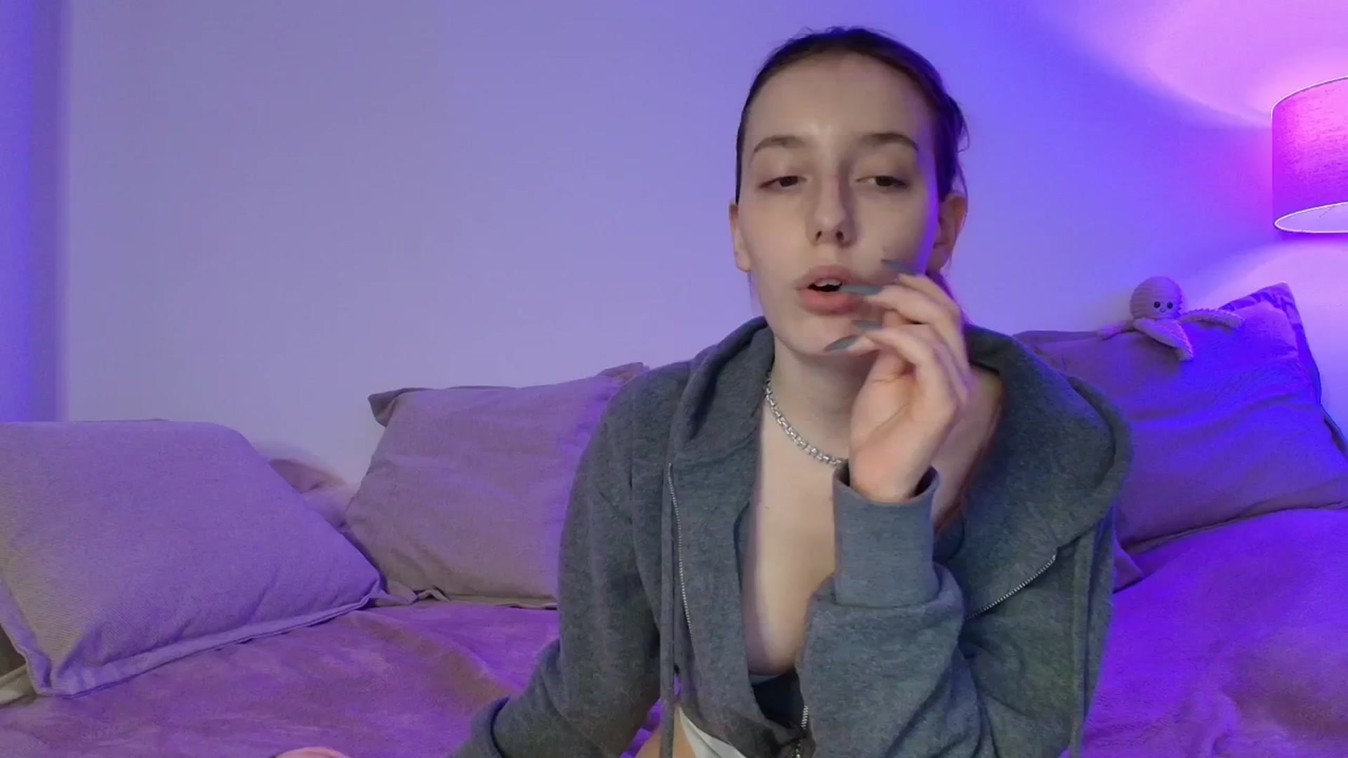 Gallery image thumbnail from Elenaxkiss's myfreecams stream on, 01/28/2026, 11:26 image 17 of 20