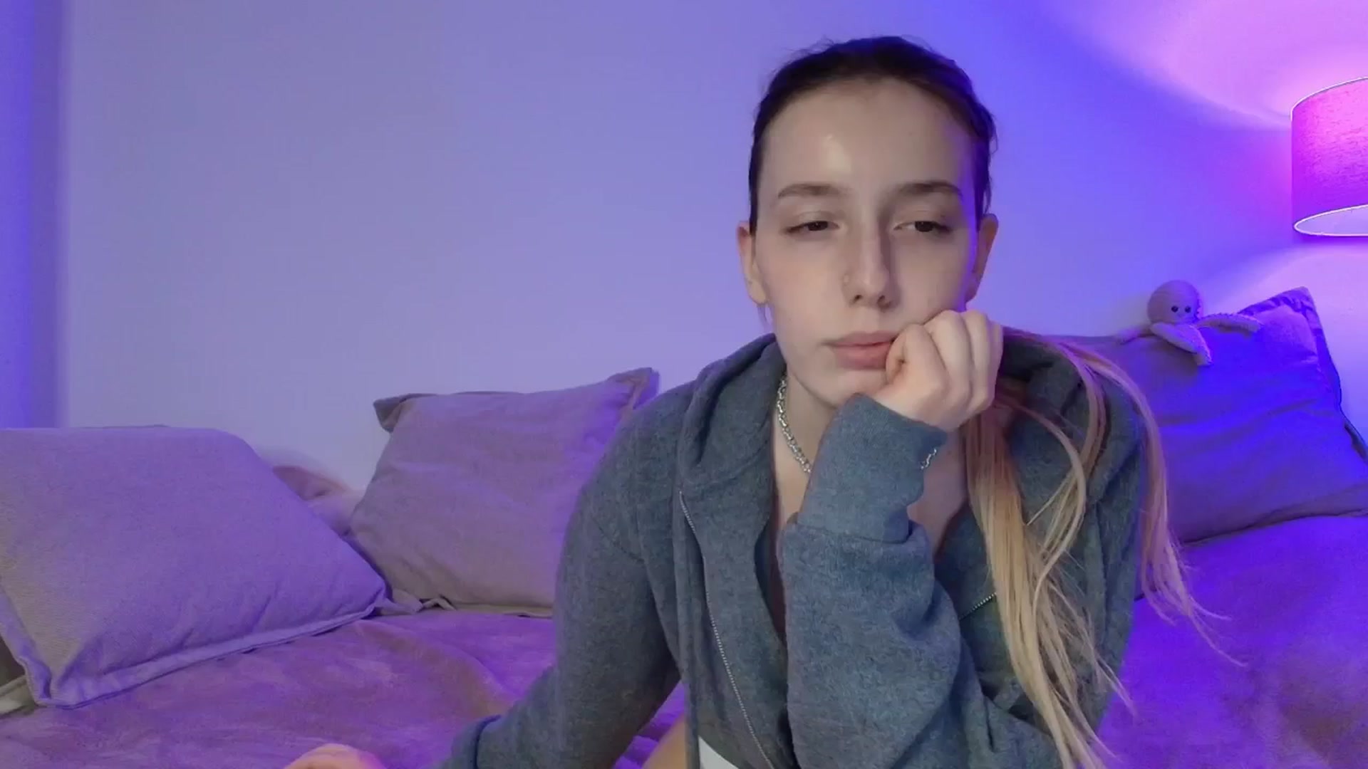 Gallery image thumbnail from Elenaxkiss's myfreecams stream on, 01/28/2026, 11:26 image 16 of 20