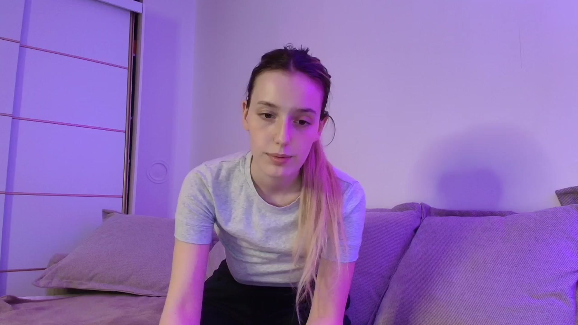 Gallery image thumbnail from Elenaxkiss's myfreecams stream on, 01/28/2026, 21:00 image 4 of 20