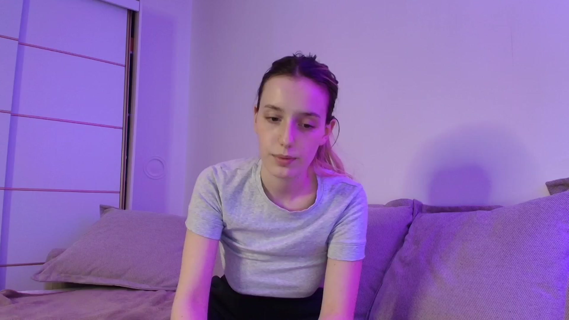 Gallery image thumbnail from Elenaxkiss's myfreecams stream on, 01/28/2026, 21:00 image 3 of 20