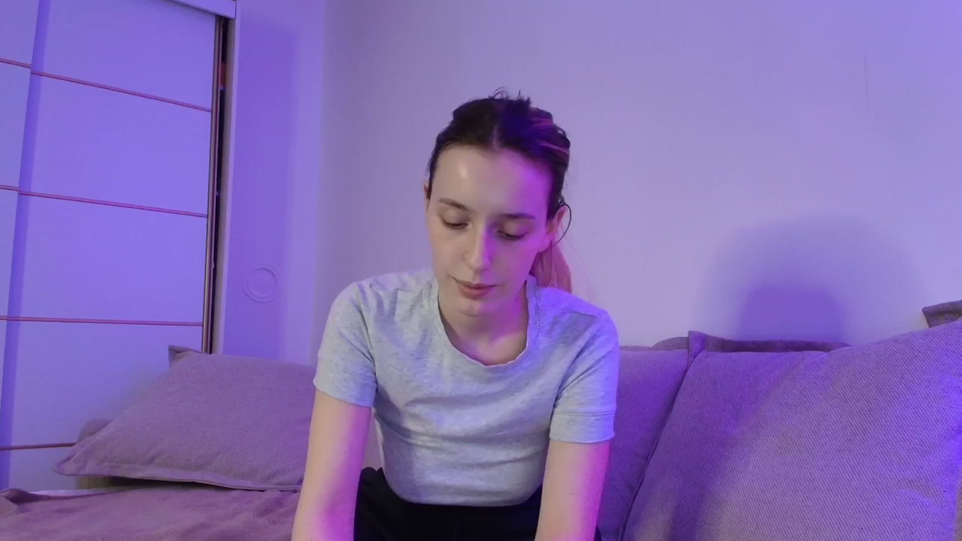 Gallery image thumbnail from Elenaxkiss's myfreecams stream on, 01/28/2026, 21:00 image 2 of 20