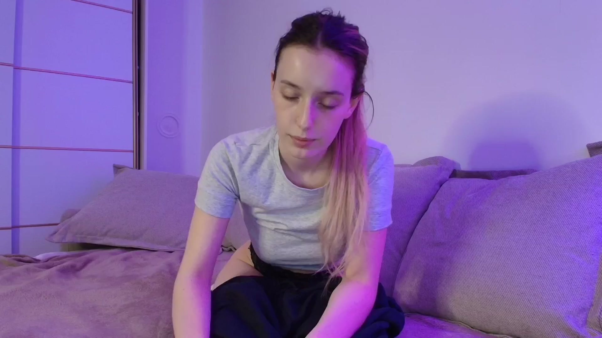 Gallery image thumbnail from Elenaxkiss's myfreecams stream on, 01/28/2026, 21:00 image 13 of 20
