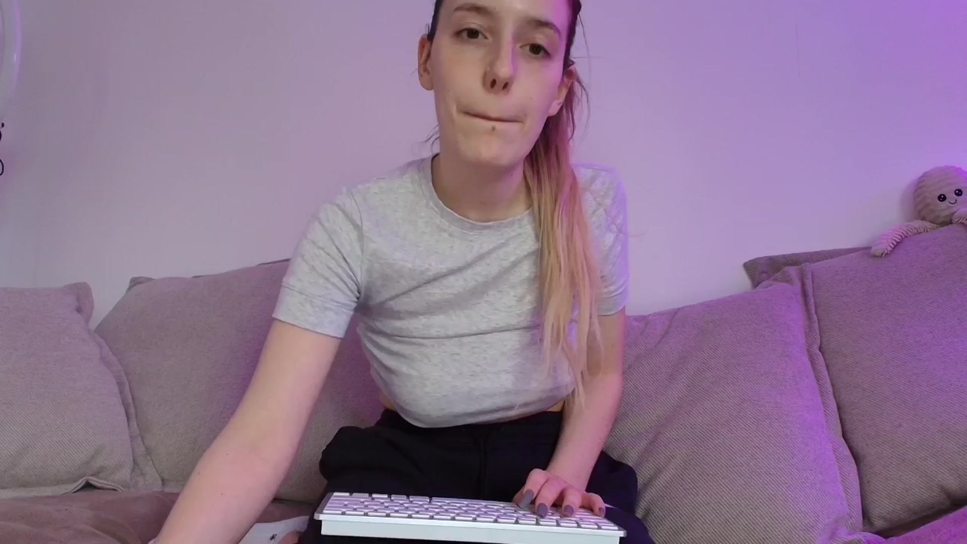 Gallery image thumbnail from Elenaxkiss's myfreecams stream on, 01/29/2026, 11:32 image 8 of 20