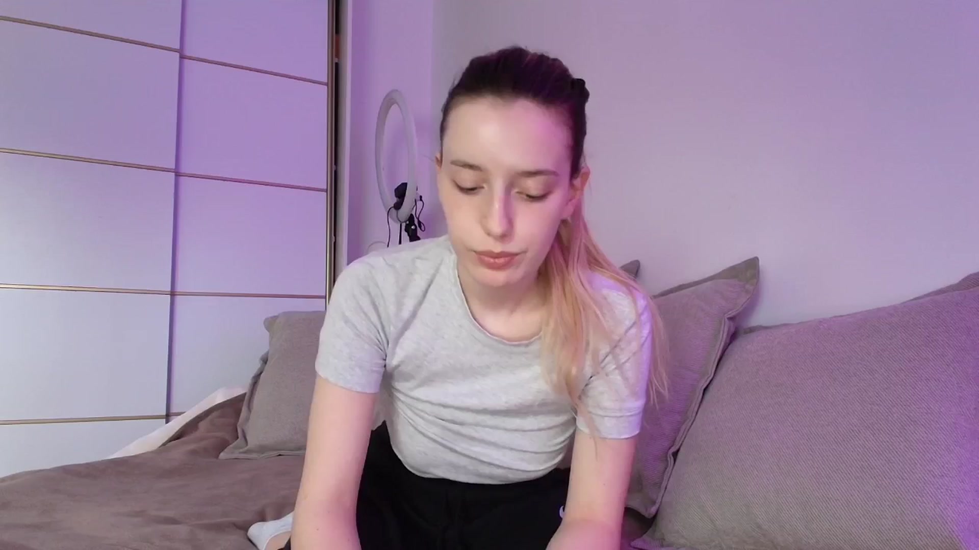 Gallery image thumbnail from Elenaxkiss's myfreecams stream on, 01/29/2026, 11:32 image 1 of 20