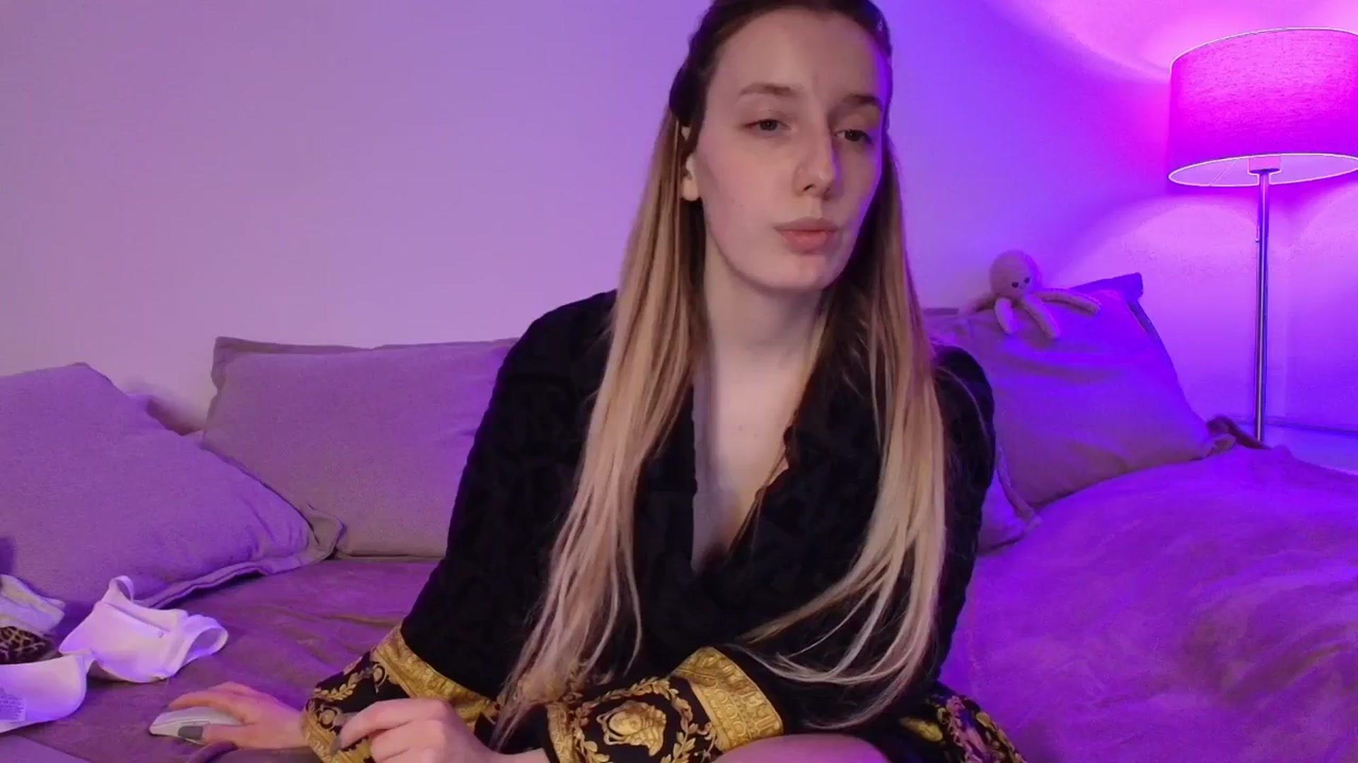 Gallery image thumbnail from Elenaxkiss's myfreecams stream on, 02/03/2026, 12:07 image 10 of 20