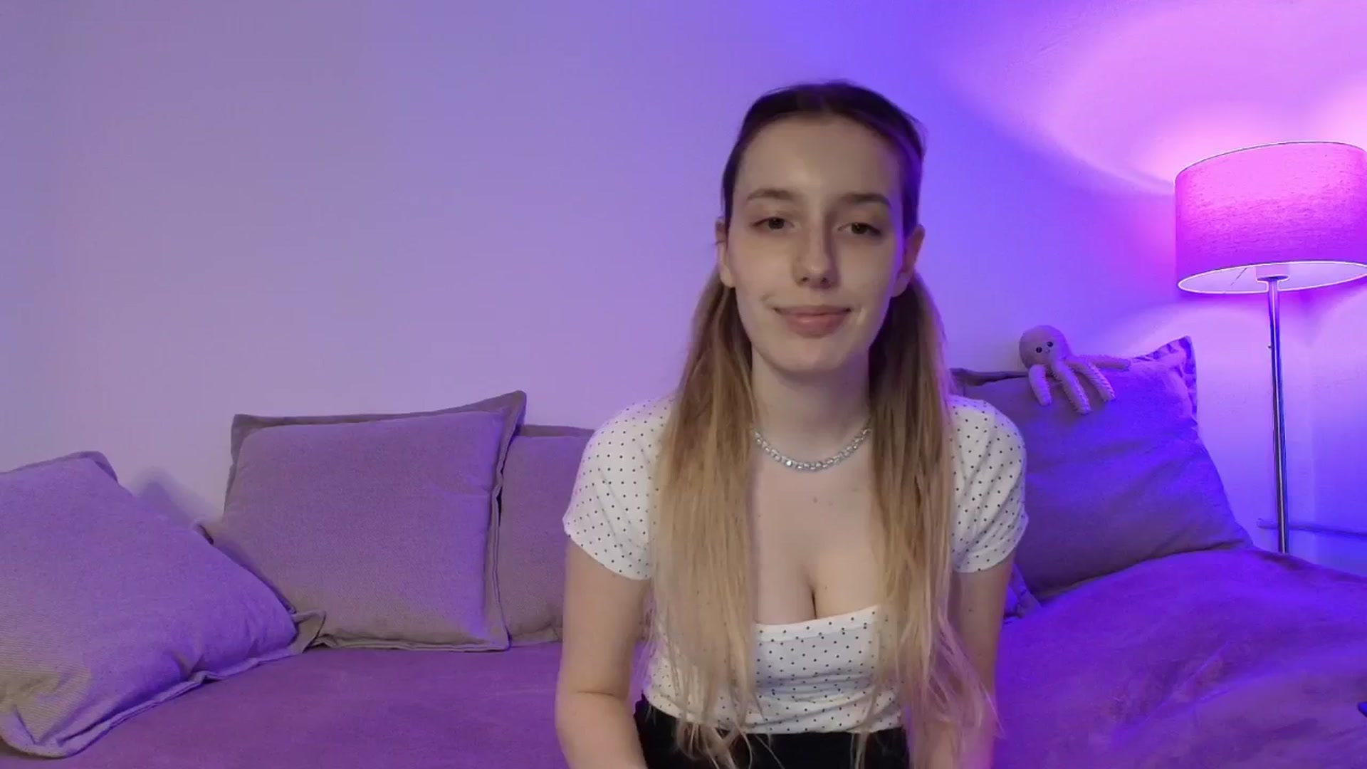 Gallery image thumbnail from Elenaxkiss's myfreecams stream on, 02/04/2026, 09:44 image 1 of 20