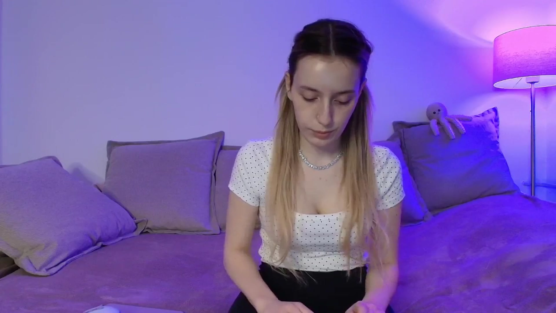 Gallery image thumbnail from Elenaxkiss's myfreecams stream on, 02/04/2026, 09:44 image 15 of 20