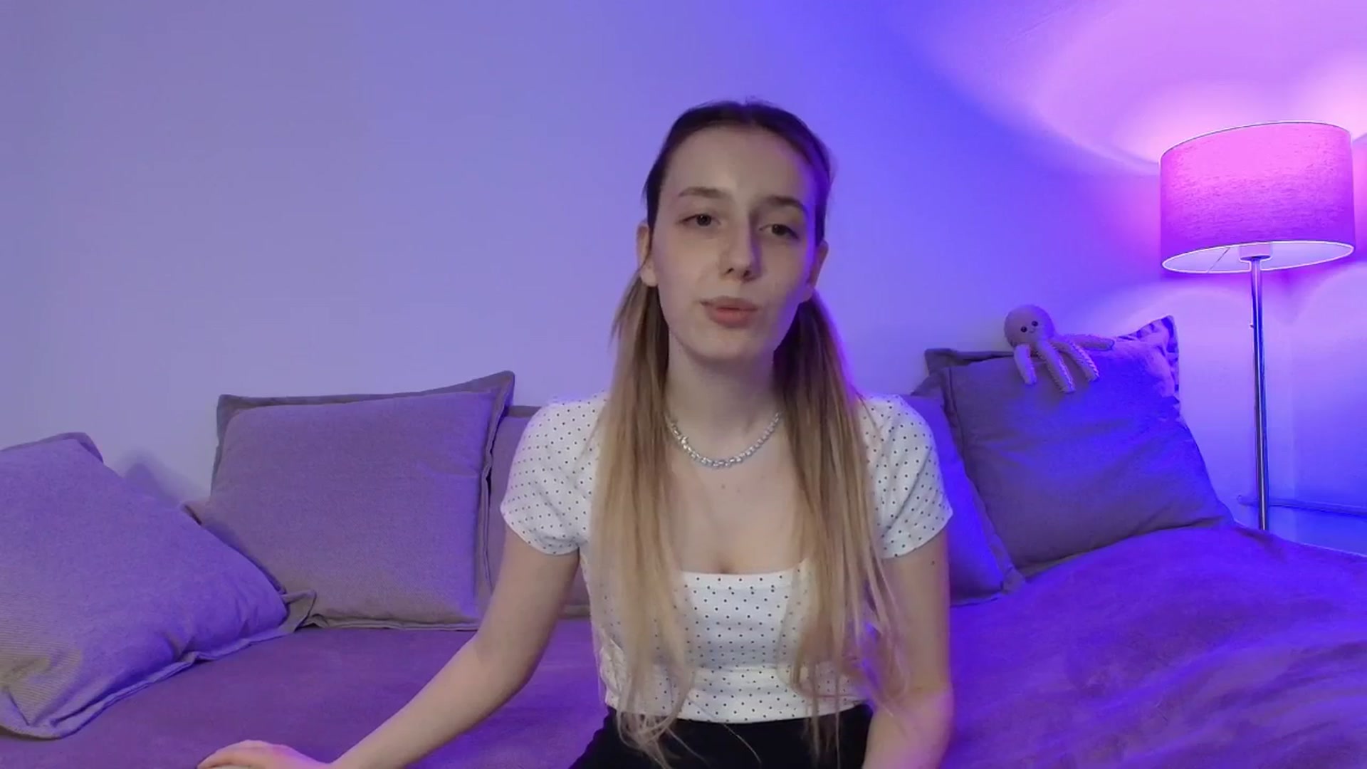 Gallery image thumbnail from Elenaxkiss's myfreecams stream on, 02/04/2026, 09:44 image 11 of 20