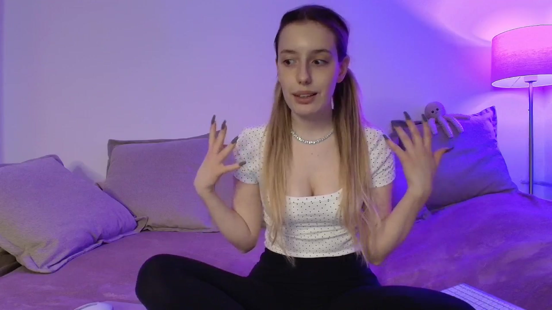 Gallery image thumbnail from Elenaxkiss's myfreecams stream on, 02/04/2026, 09:44 image 18 of 20