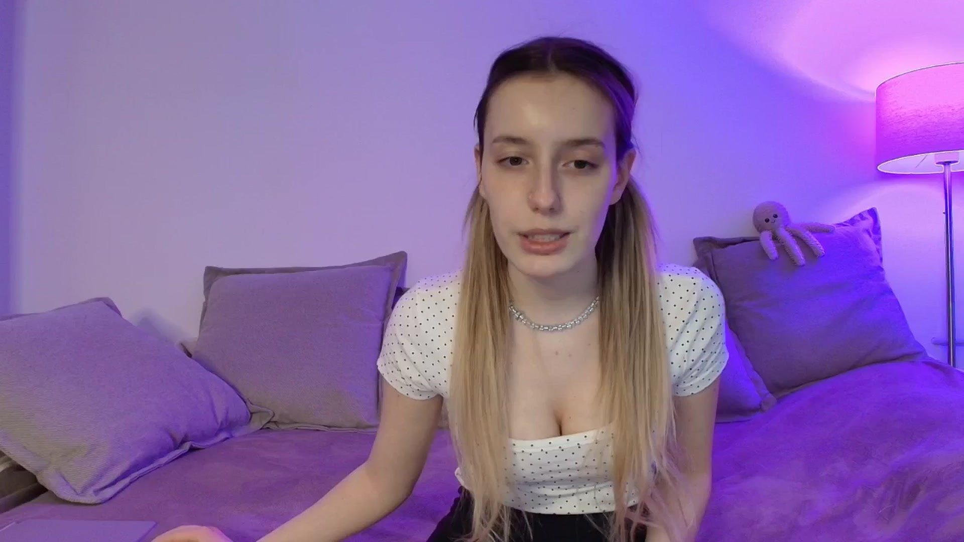 Gallery image thumbnail from Elenaxkiss's myfreecams stream on, 02/04/2026, 10:23 image 17 of 20