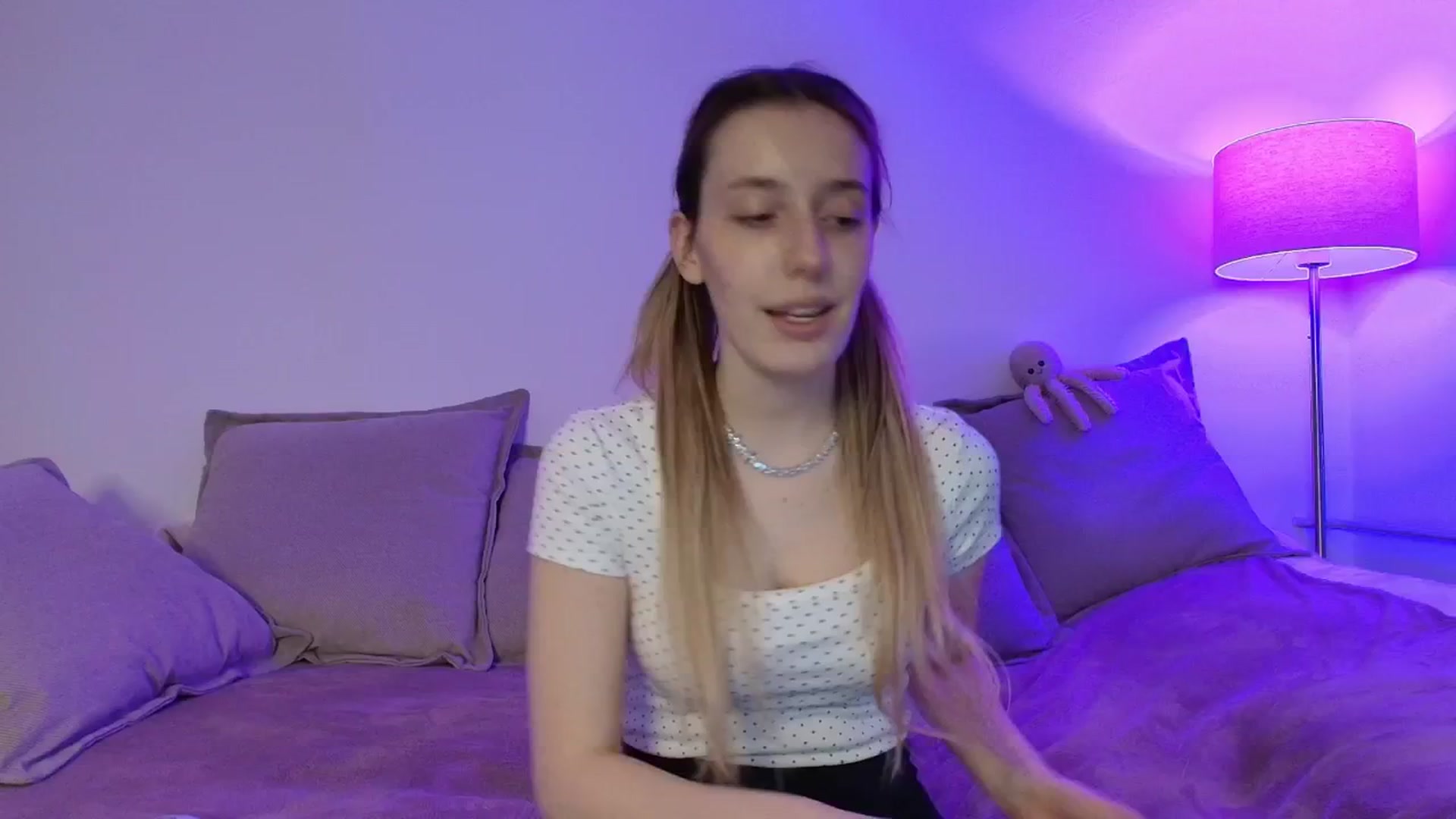 Gallery image thumbnail from Elenaxkiss's myfreecams stream on, 02/04/2026, 12:16 image 10 of 20