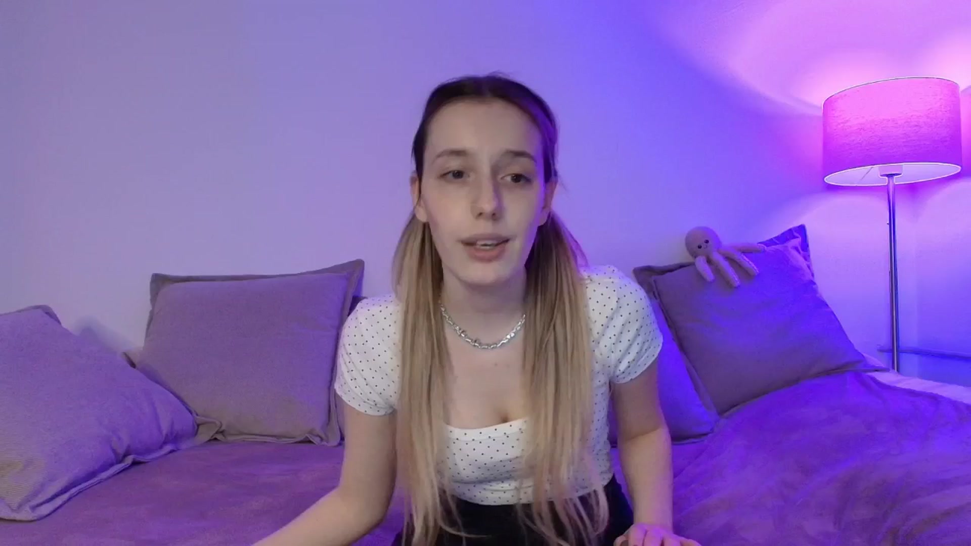 Gallery image thumbnail from Elenaxkiss's myfreecams stream on, 02/04/2026, 12:16 image 15 of 20