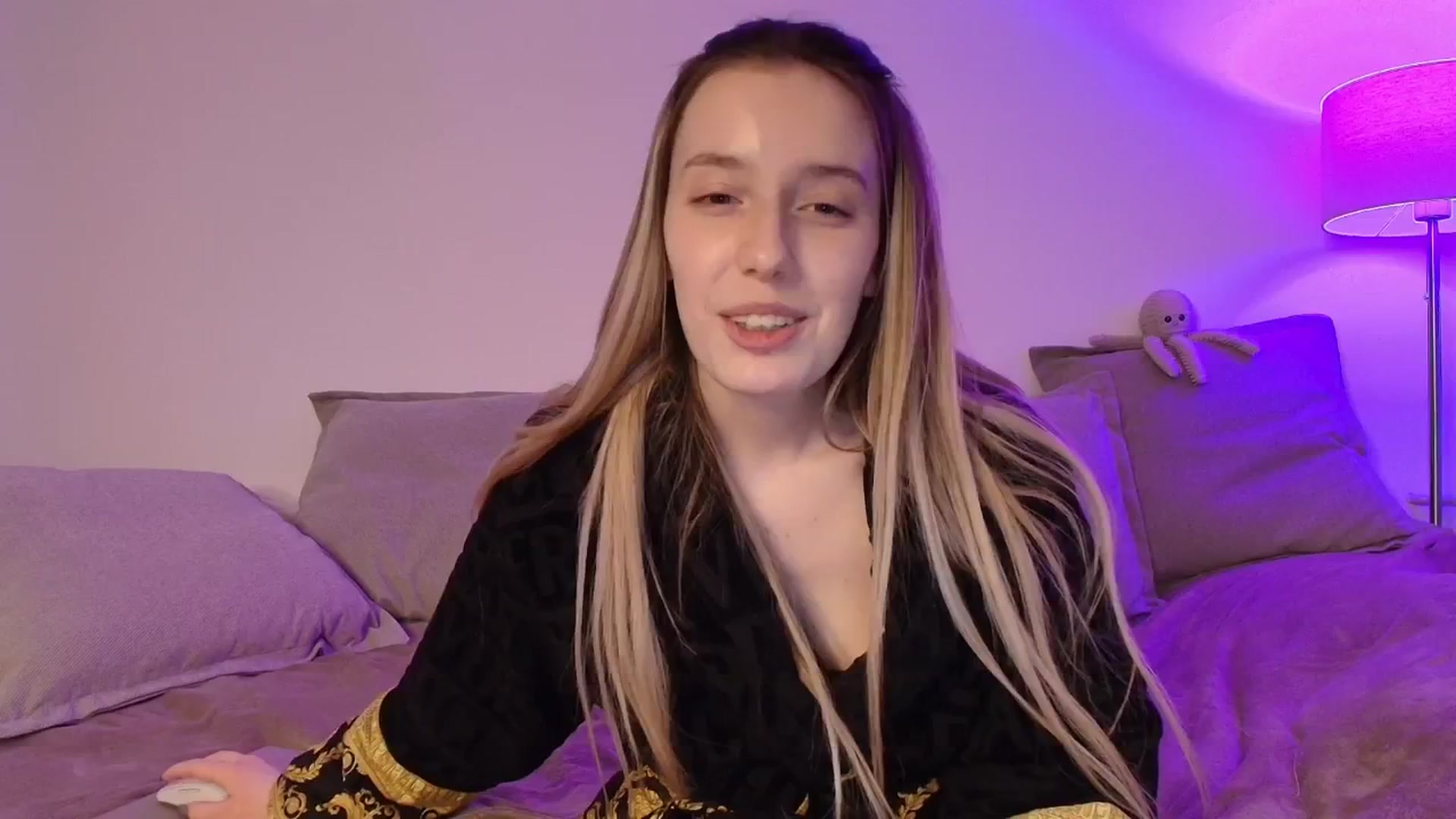 Gallery image thumbnail from Elenaxkiss's myfreecams stream on, 02/05/2026, 10:07 image 6 of 20