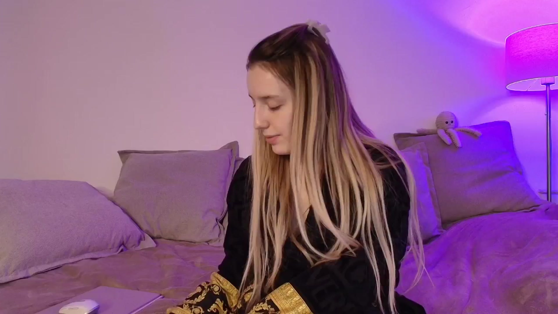 Gallery image thumbnail from Elenaxkiss's myfreecams stream on, 02/05/2026, 10:07 image 12 of 20