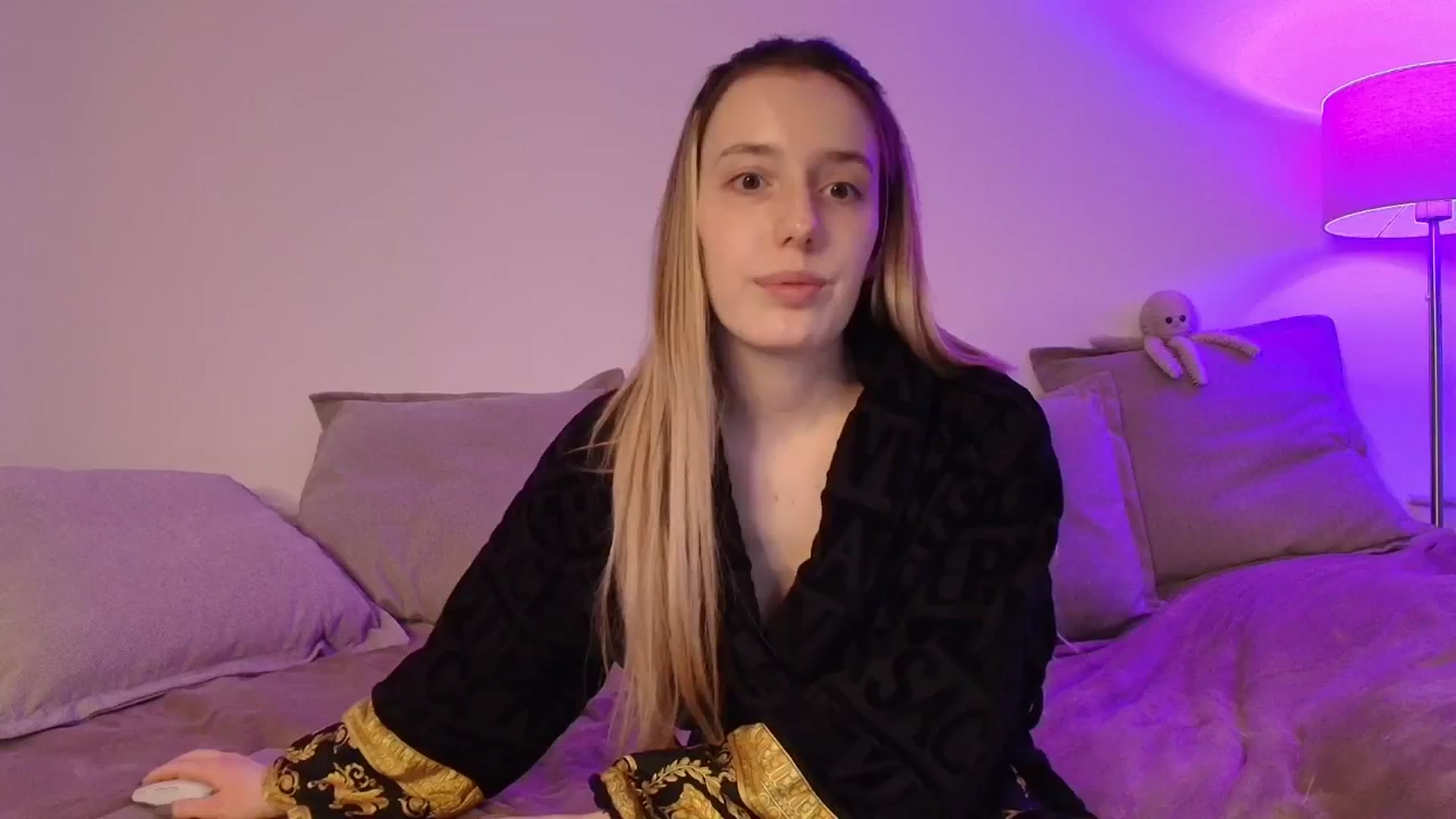 Gallery image thumbnail from Elenaxkiss's myfreecams stream on, 02/05/2026, 10:07 image 3 of 20