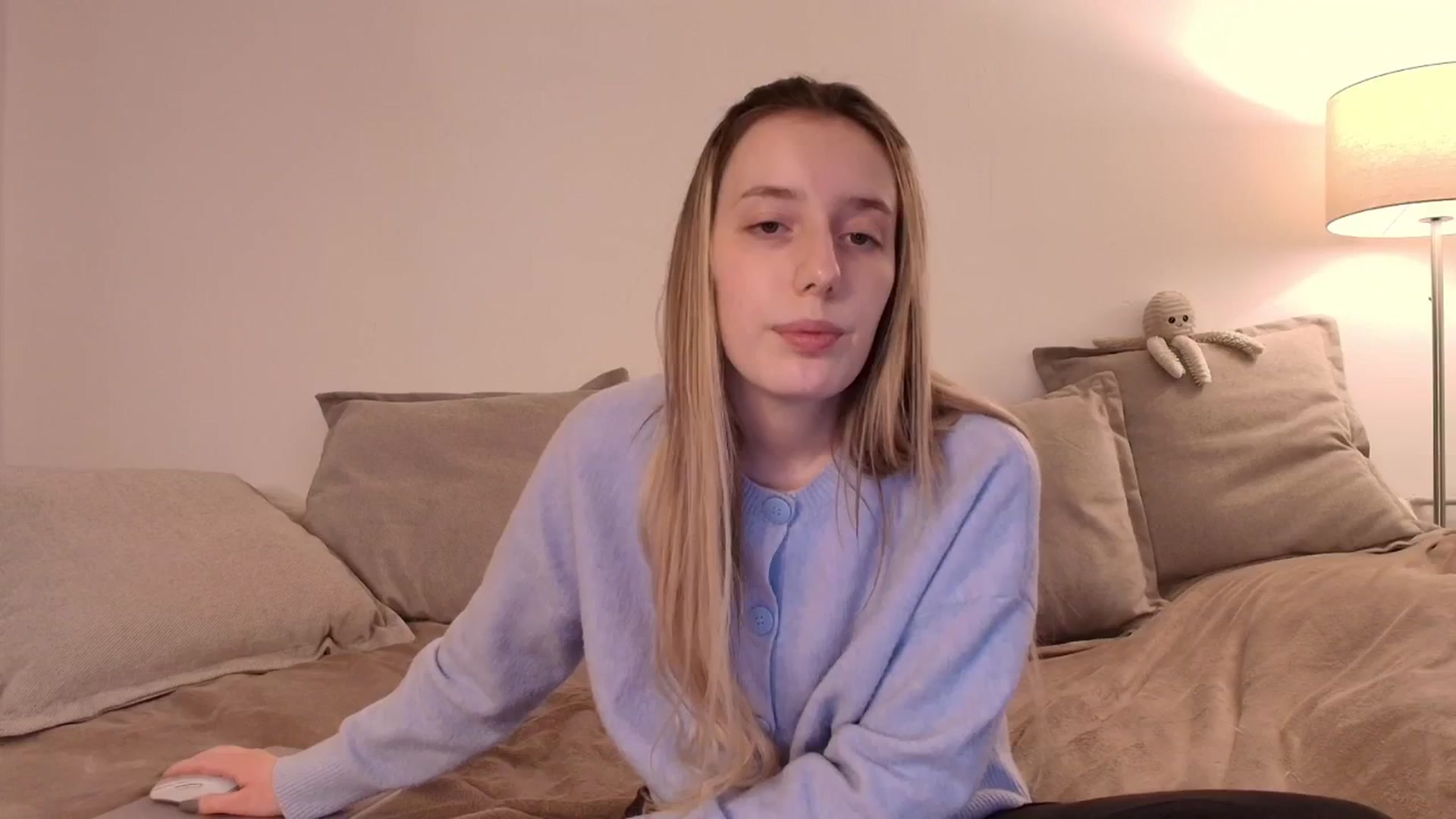 Gallery image thumbnail from Elenaxkiss's myfreecams stream on, 02/05/2026, 10:07 image 17 of 20