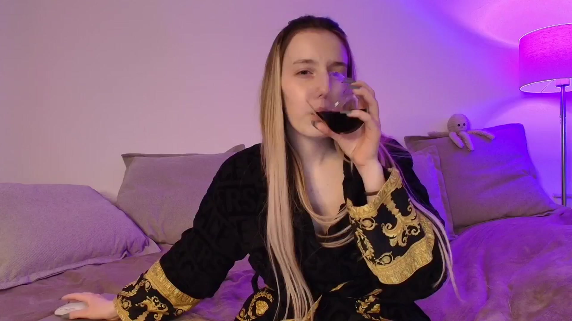 Gallery image thumbnail from Elenaxkiss's myfreecams stream on, 02/05/2026, 10:07 image 7 of 20