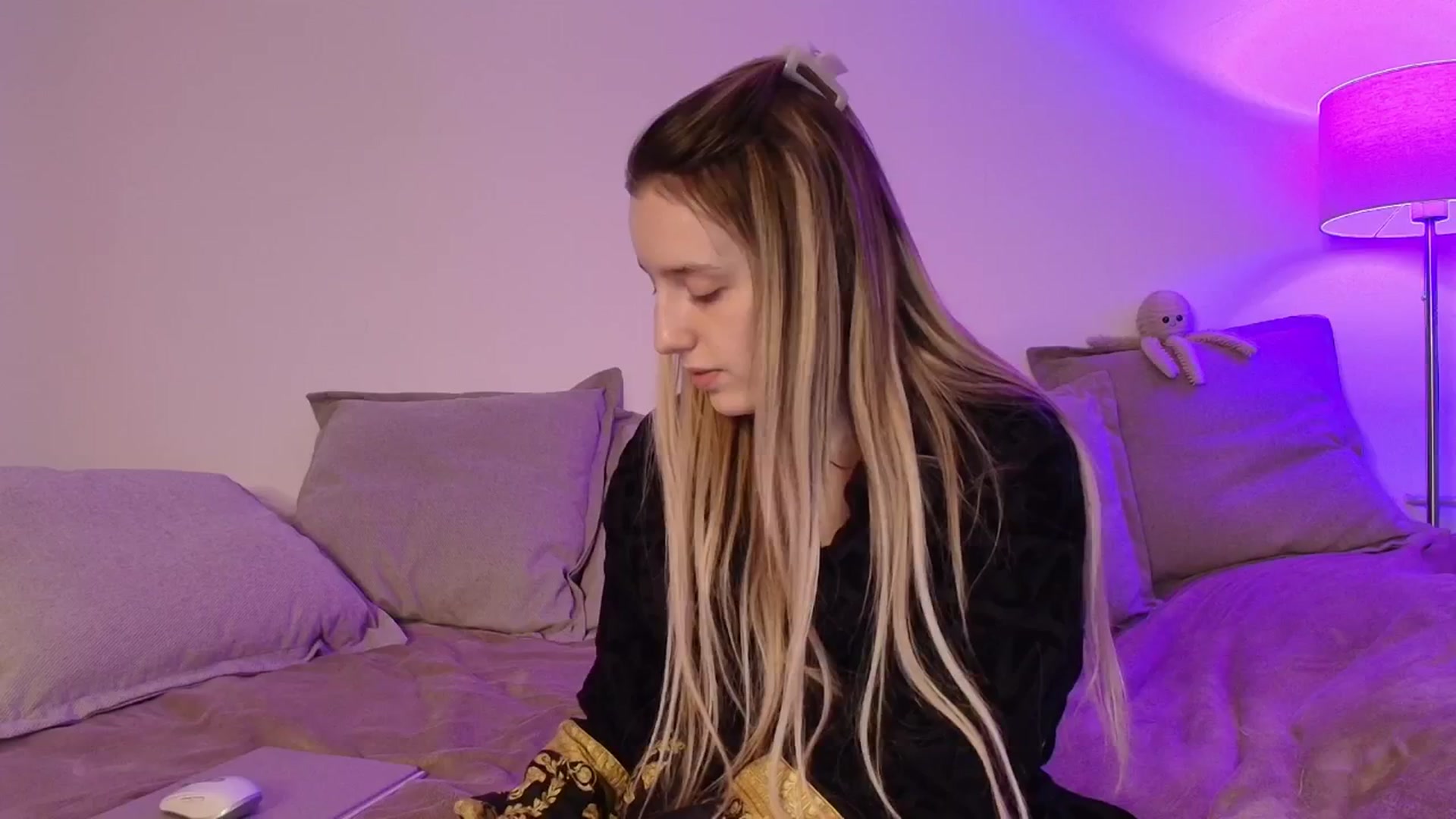 Gallery image thumbnail from Elenaxkiss's myfreecams stream on, 02/05/2026, 10:07 image 11 of 20