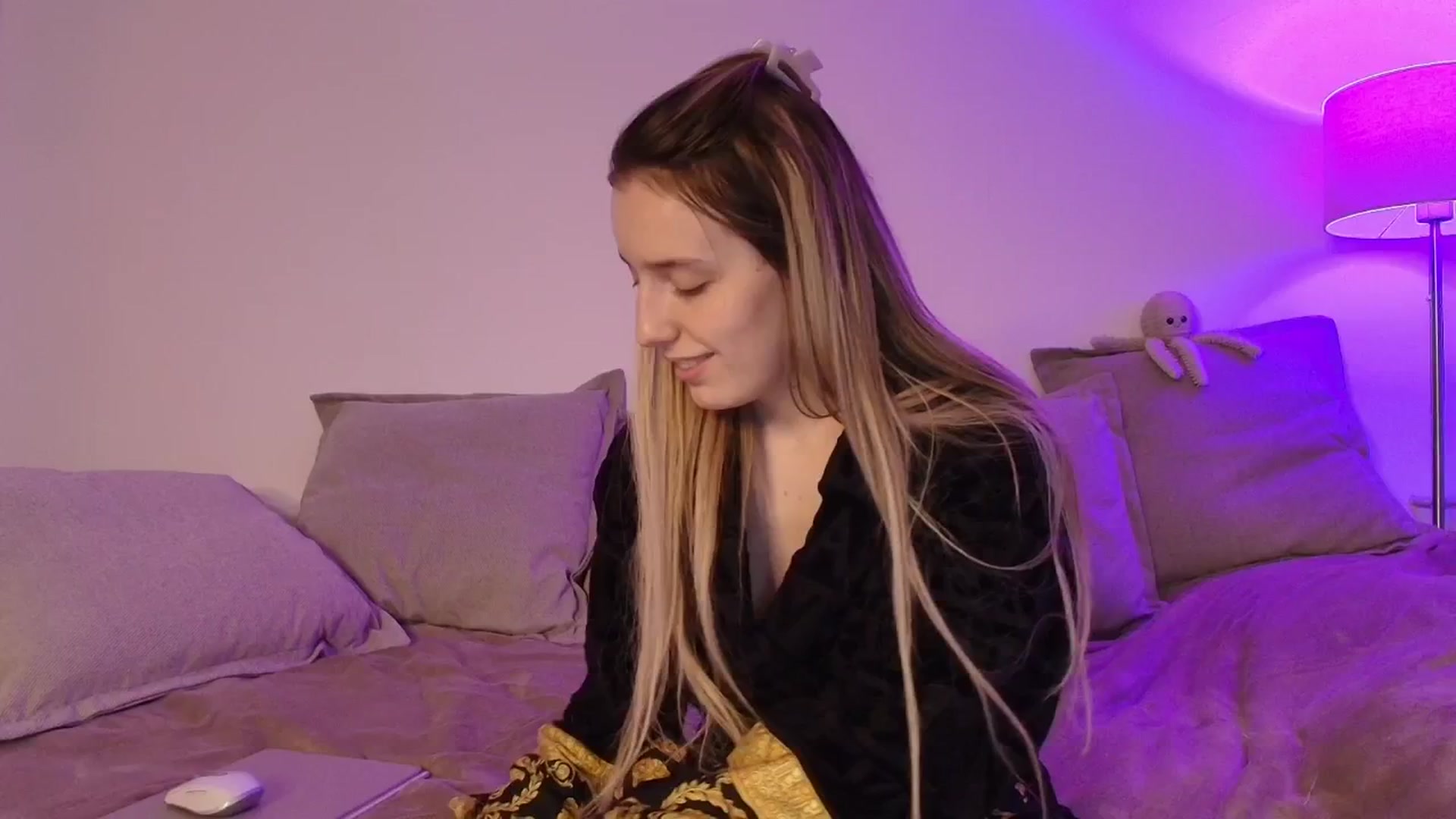 Gallery image thumbnail from Elenaxkiss's myfreecams stream on, 02/05/2026, 10:07 image 4 of 20