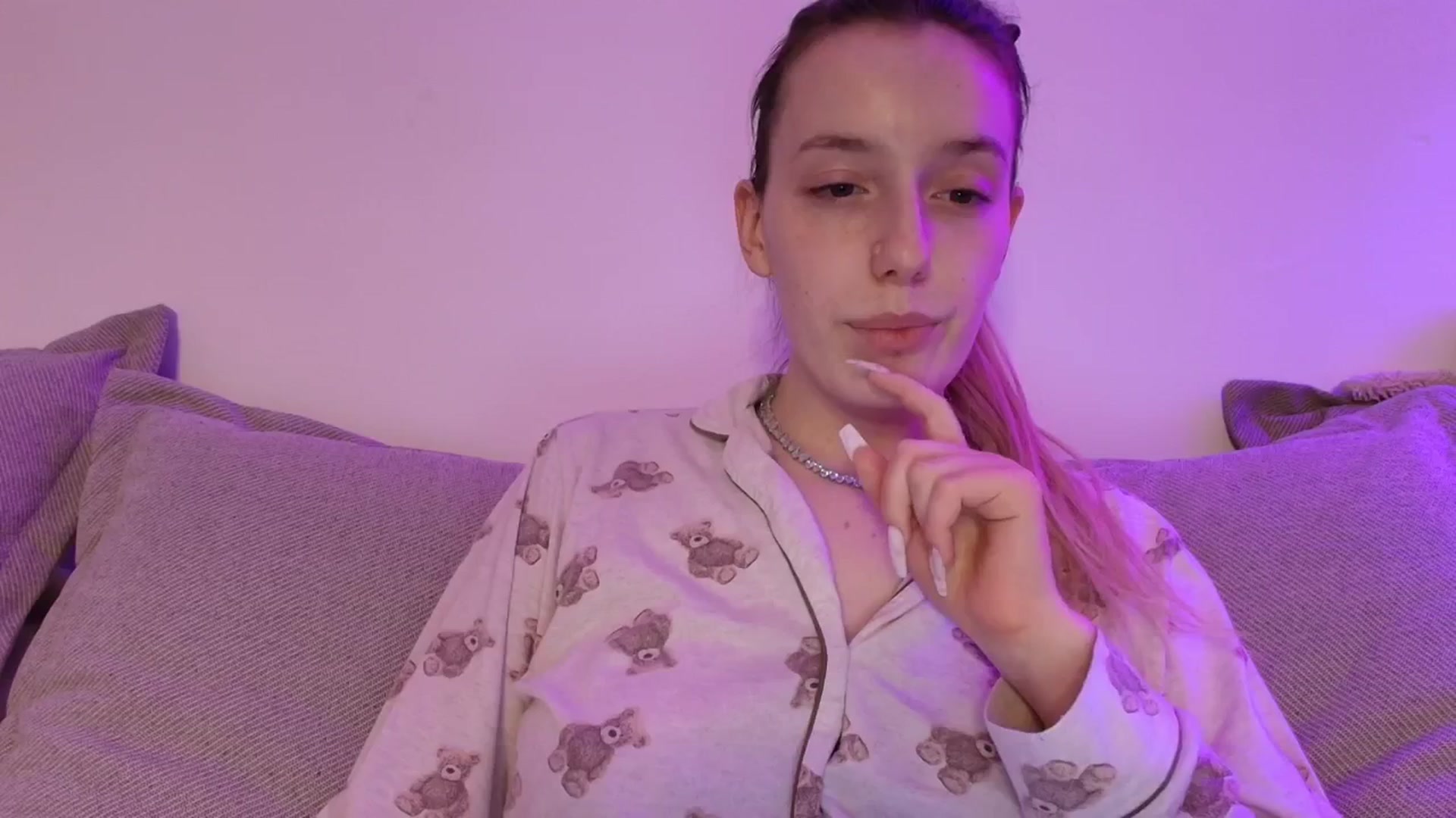 Gallery image thumbnail from Elenaxkiss's myfreecams stream on, 02/05/2026, 21:10 image 13 of 20
