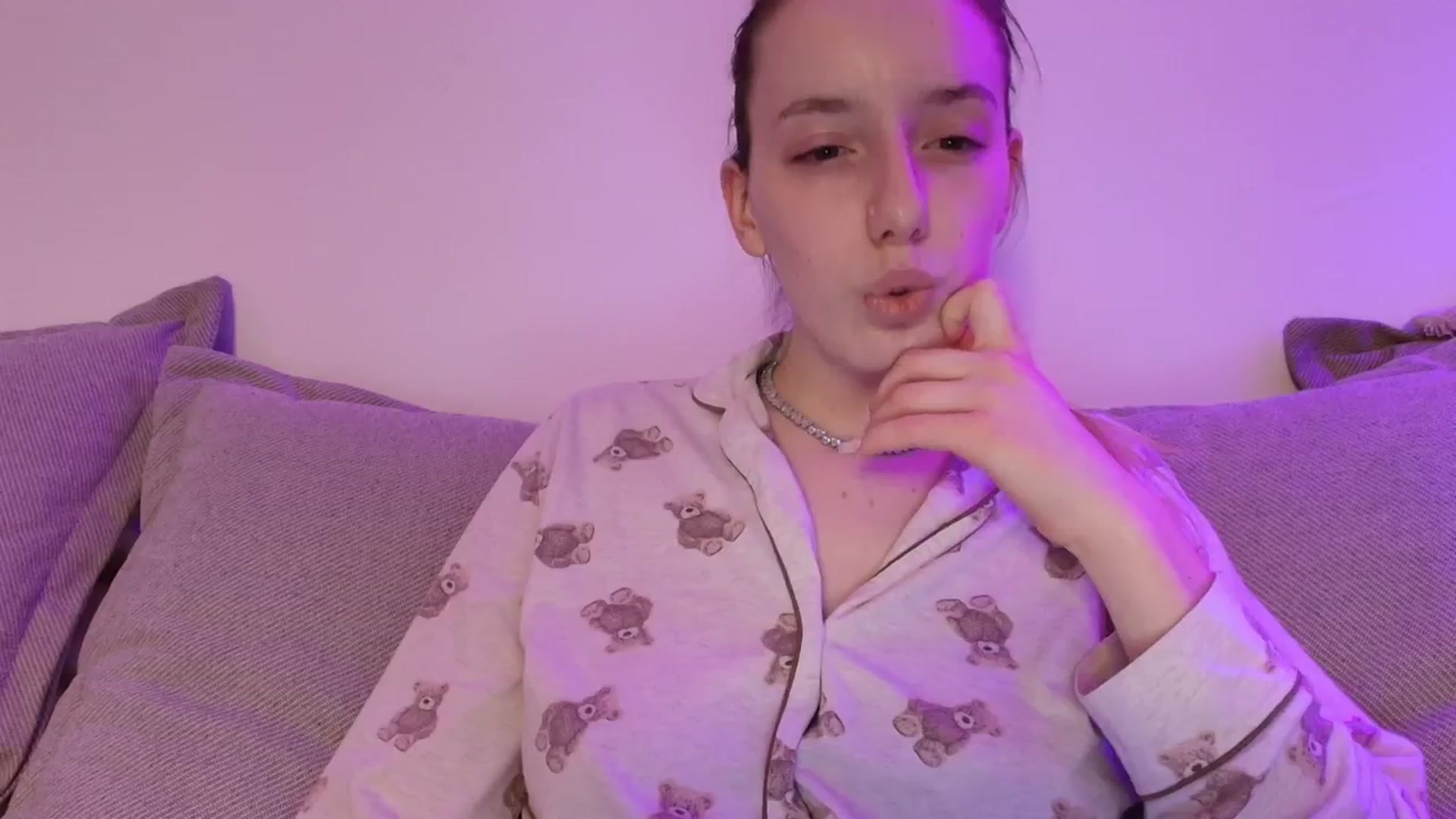 Gallery image thumbnail from Elenaxkiss's myfreecams stream on, 02/05/2026, 21:10 image 14 of 20