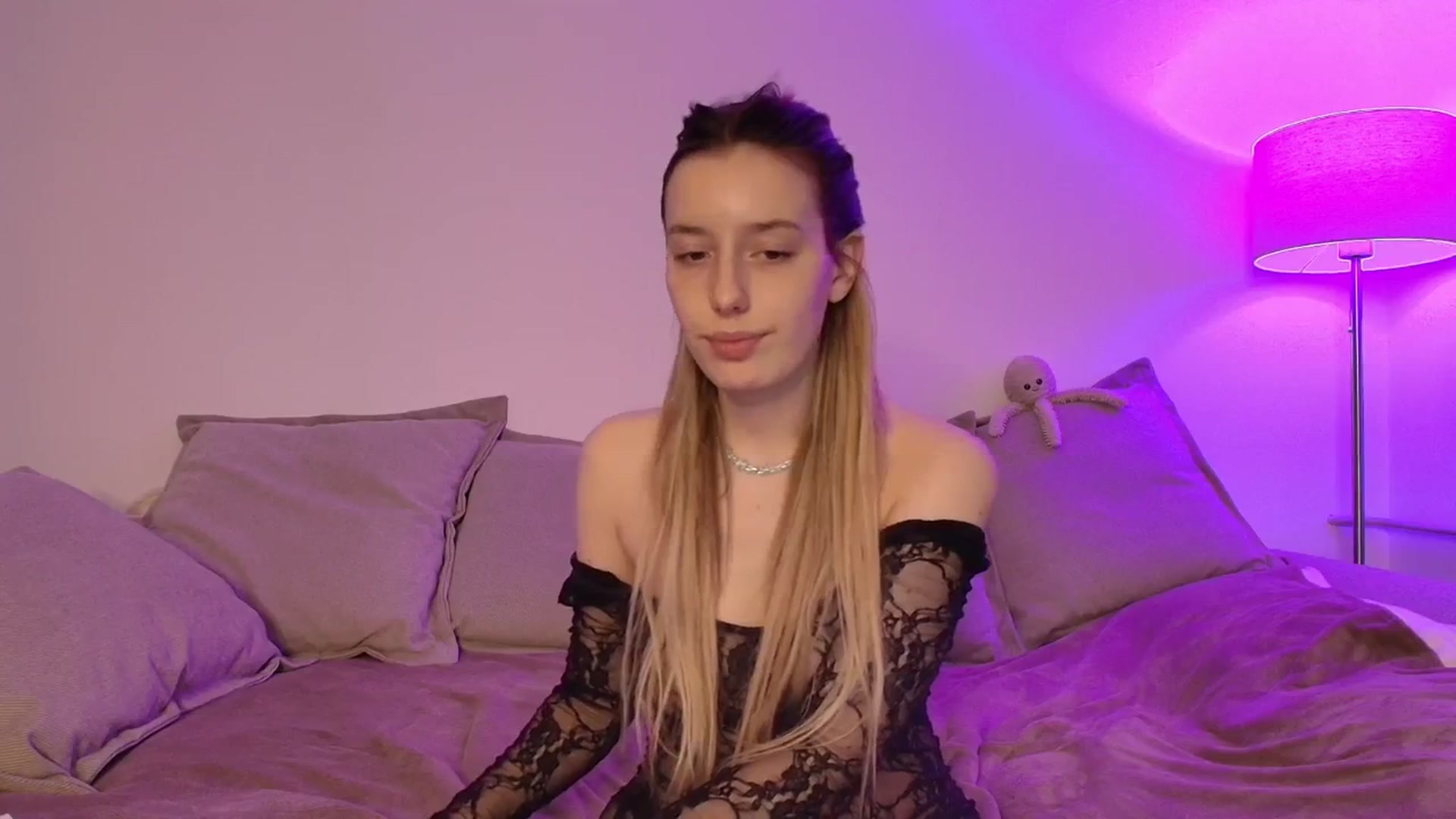 Gallery image thumbnail from Elenaxkiss's myfreecams stream on, 02/06/2026, 10:32 image 11 of 20