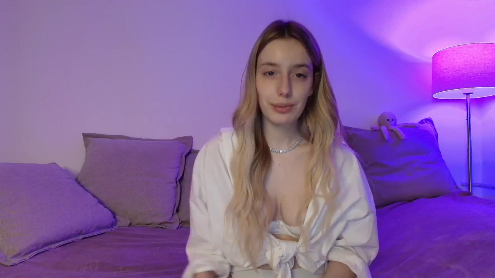 Gallery image thumbnail from Elenaxkiss's myfreecams stream on, 02/09/2026, 06:57 image 16 of 20
