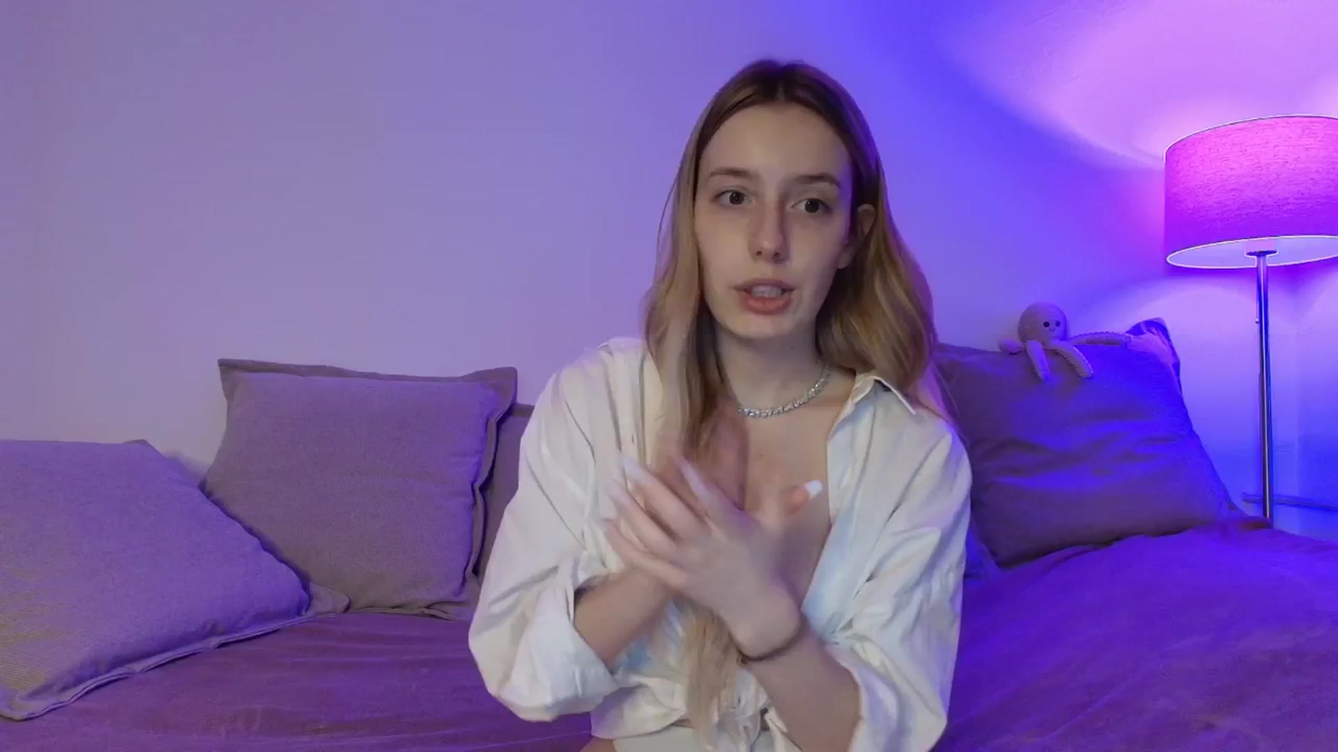 Gallery image thumbnail from Elenaxkiss's myfreecams stream on, 02/09/2026, 06:57 image 8 of 20