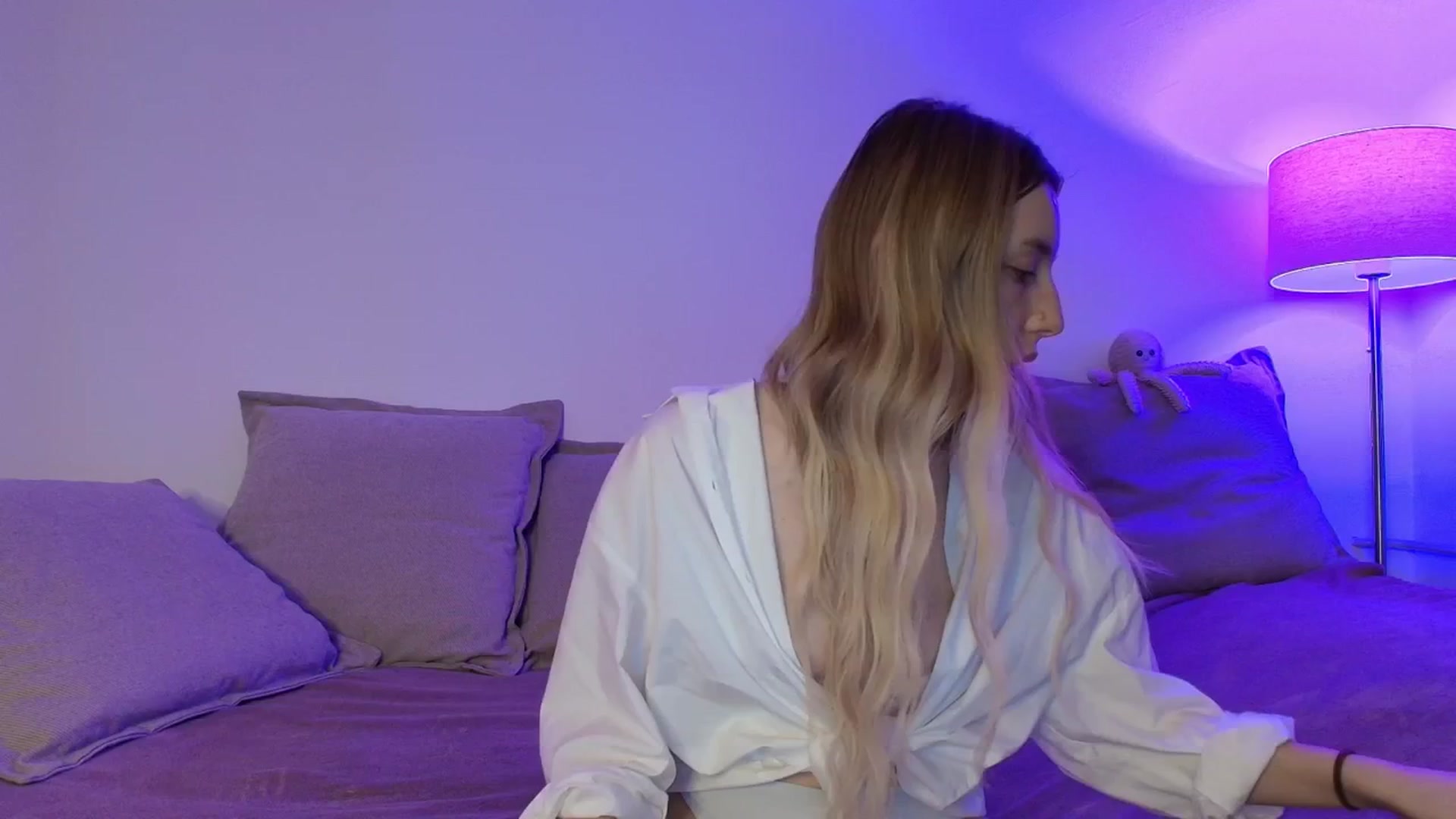 Gallery image thumbnail from Elenaxkiss's myfreecams stream on, 02/09/2026, 06:57 image 13 of 20