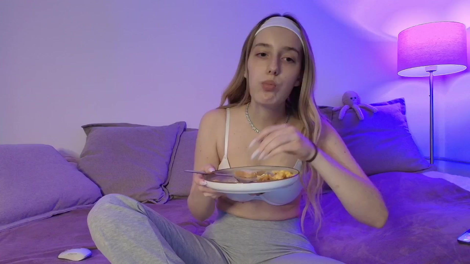 Gallery image thumbnail from Elenaxkiss's myfreecams stream on, 02/10/2026, 08:36 image 20 of 20