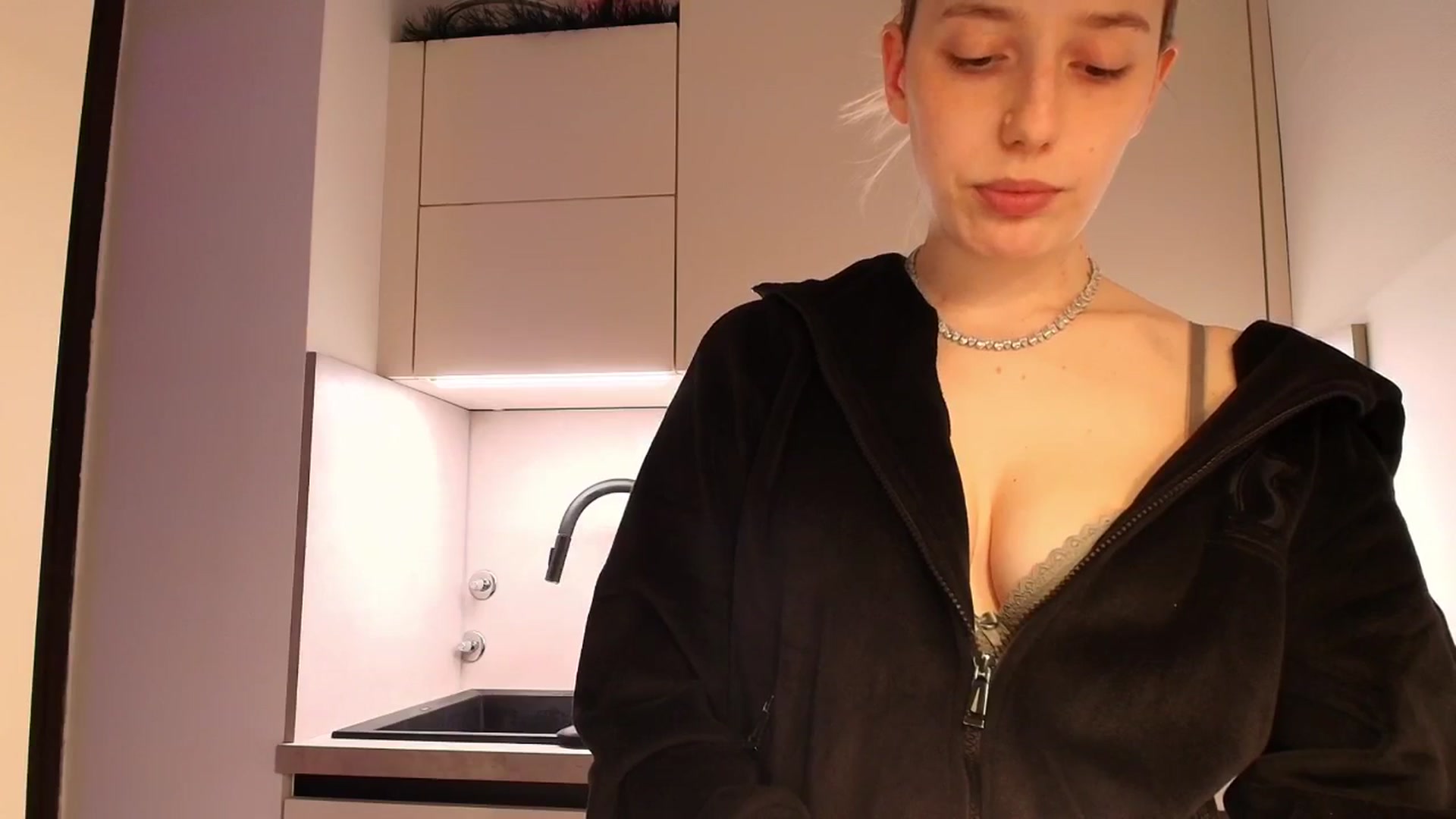 Gallery image thumbnail from Elenaxkiss's myfreecams stream on, 02/11/2026, 11:15 image 6 of 20