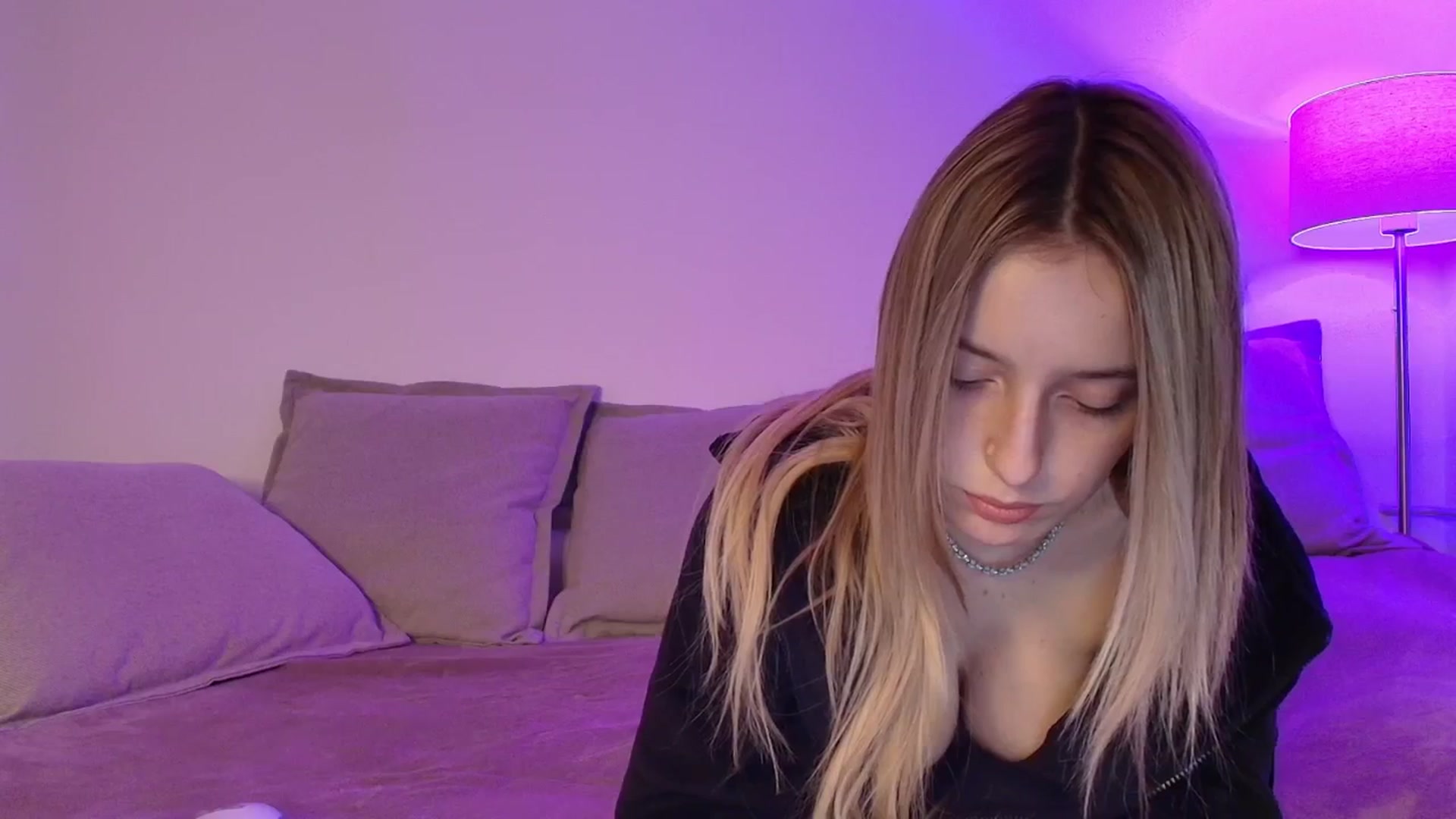 Gallery image thumbnail from Elenaxkiss's myfreecams stream on, 02/11/2026, 11:15 image 15 of 20
