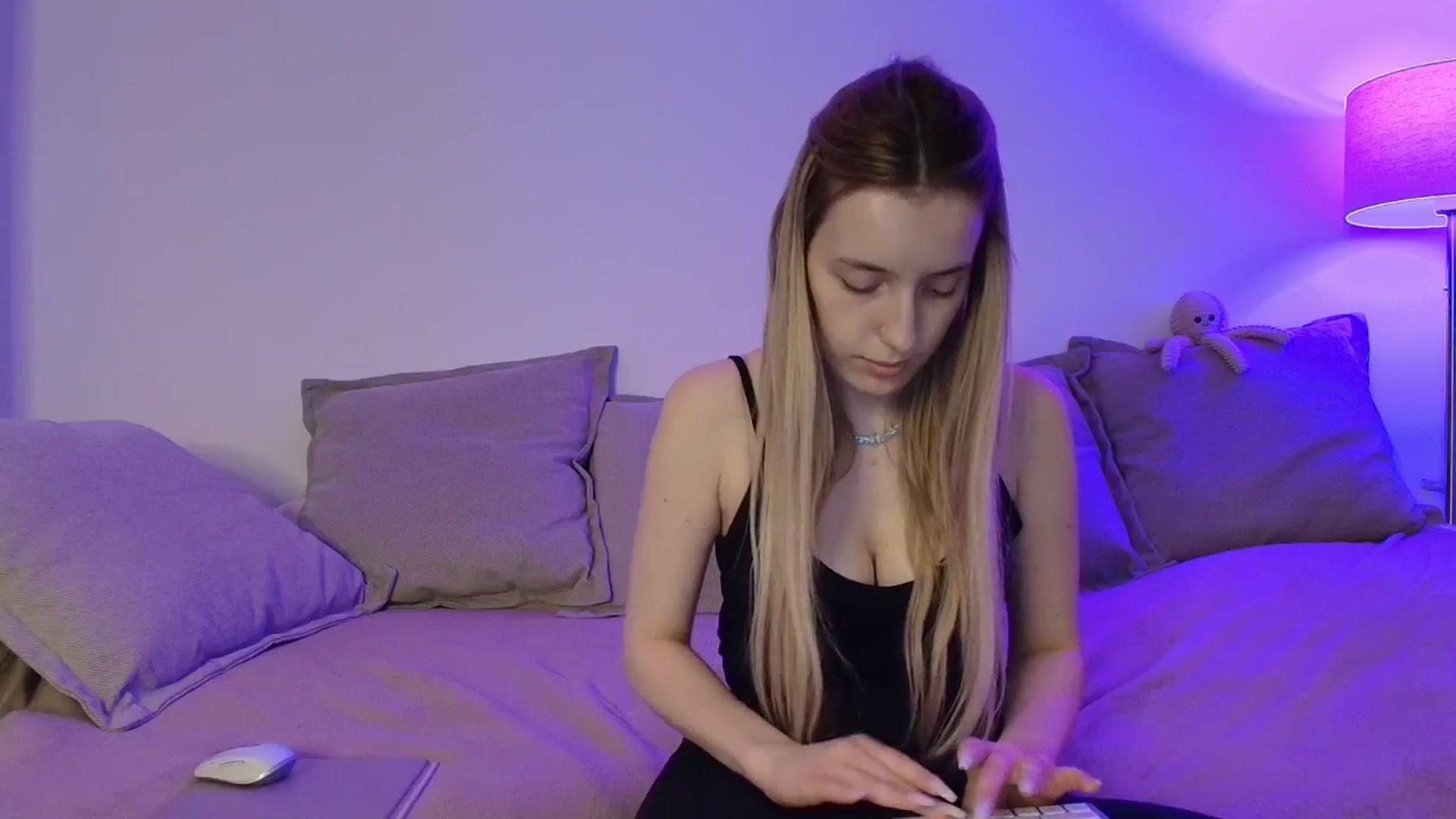 Gallery image thumbnail from Elenaxkiss's myfreecams stream on, 02/12/2026, 11:11 image 20 of 20