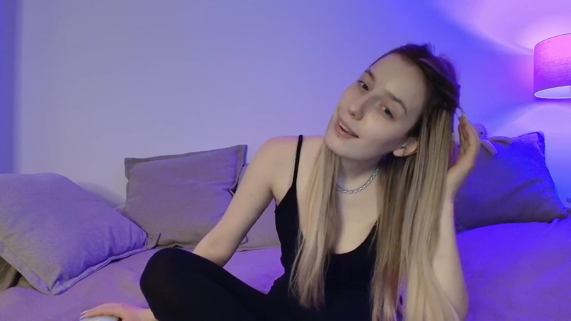 Gallery image thumbnail from Elenaxkiss's myfreecams stream on, 02/12/2026, 11:11 image 12 of 20