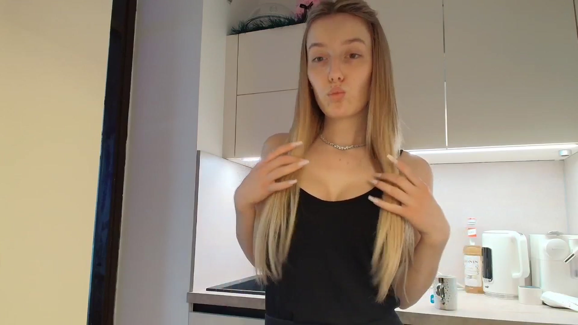 Gallery image thumbnail from Elenaxkiss's myfreecams stream on, 02/12/2026, 11:11 image 7 of 20