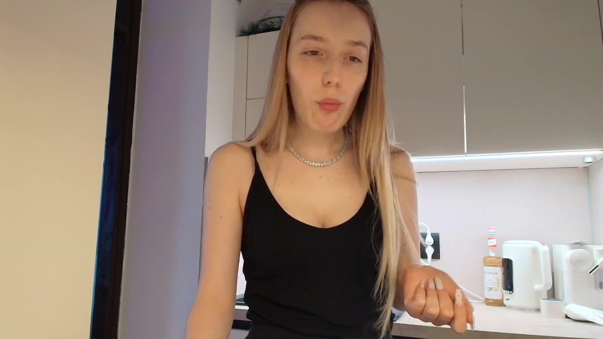 Gallery image thumbnail from Elenaxkiss's myfreecams stream on, 02/12/2026, 11:11 image 6 of 20